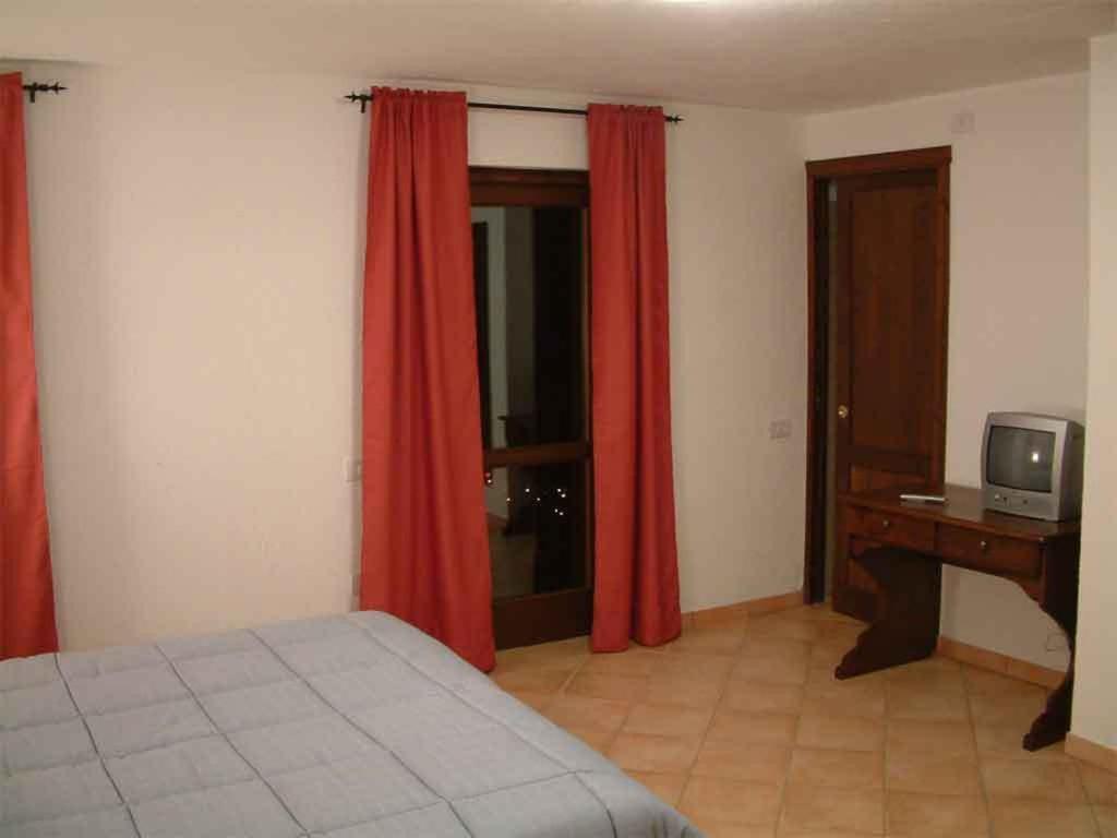 Double or Twin Room with Shower - Photo 3