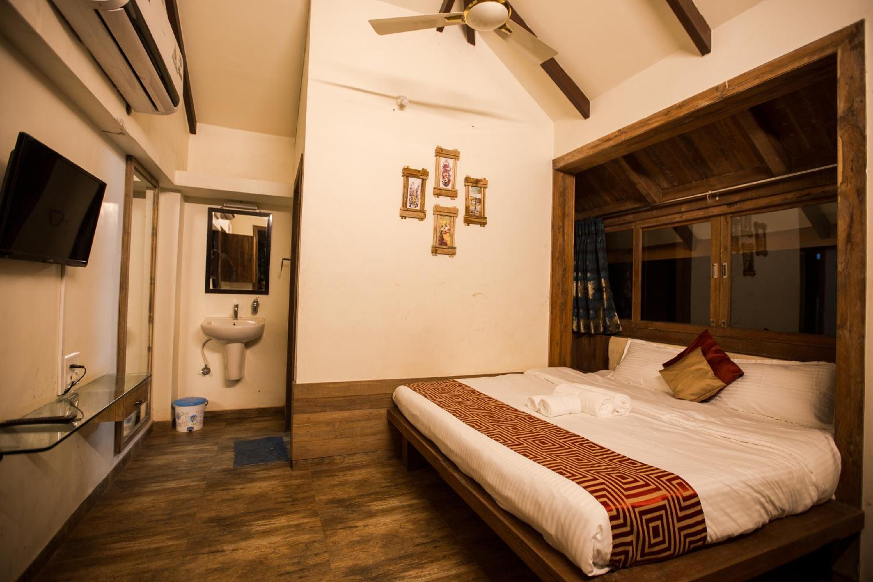 Deluxe Double Room - Photo 3