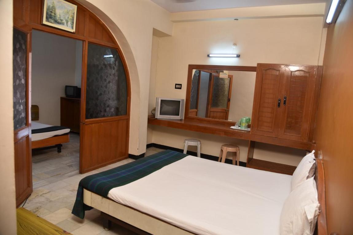 Large Double Room photo 2
