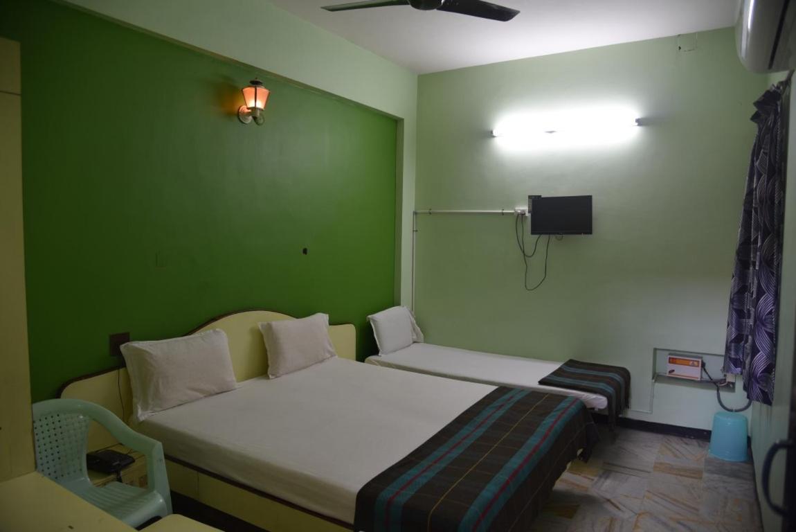 Economy Triple Room - Photo 2