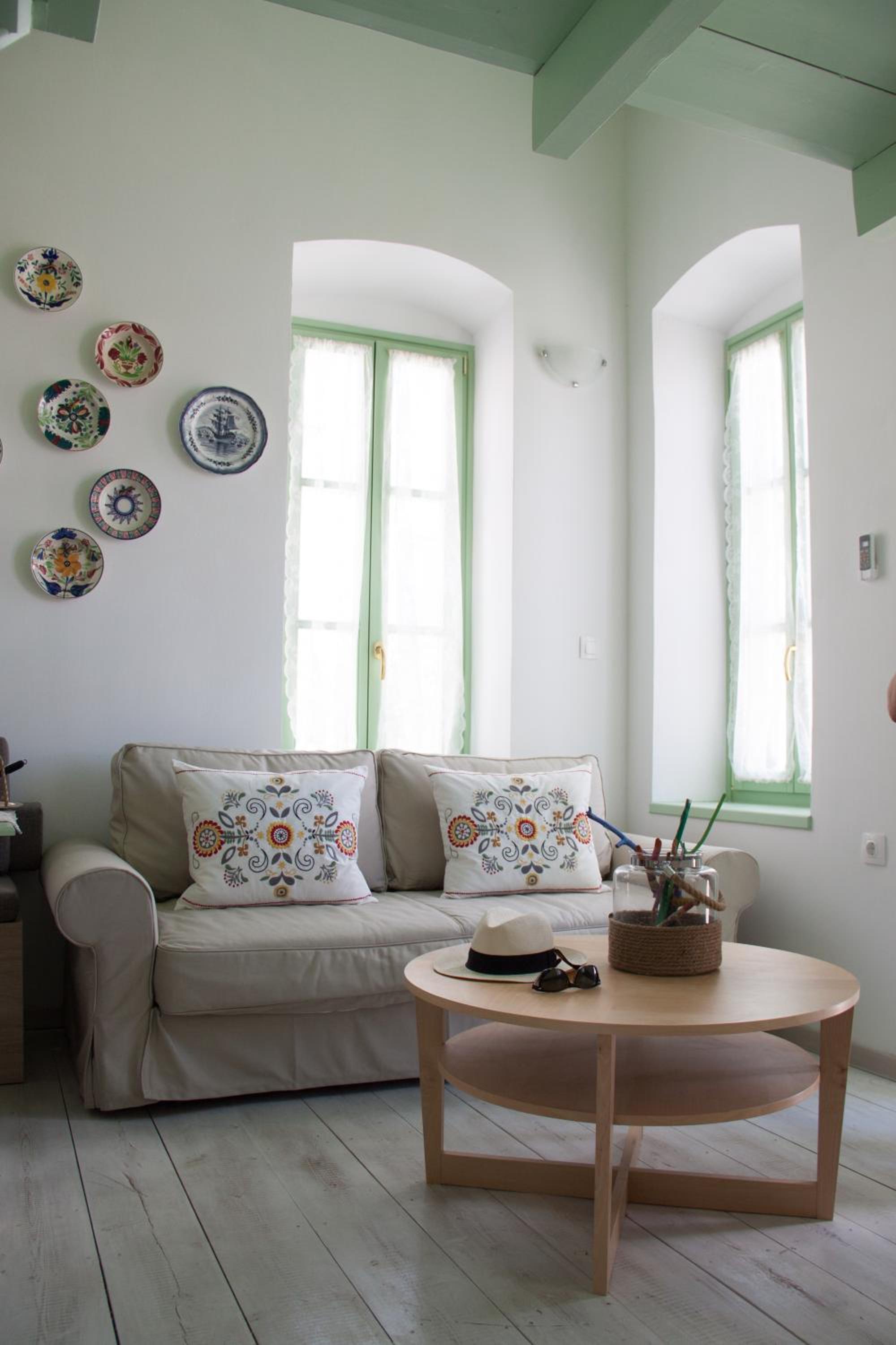 One-Bedroom Apartment-Helios