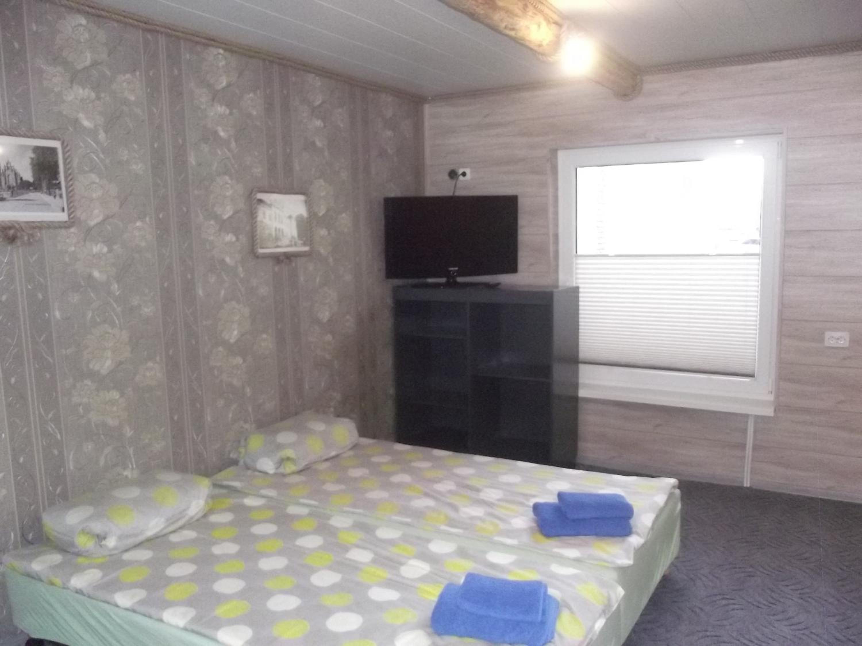 Family Room - Photo 16