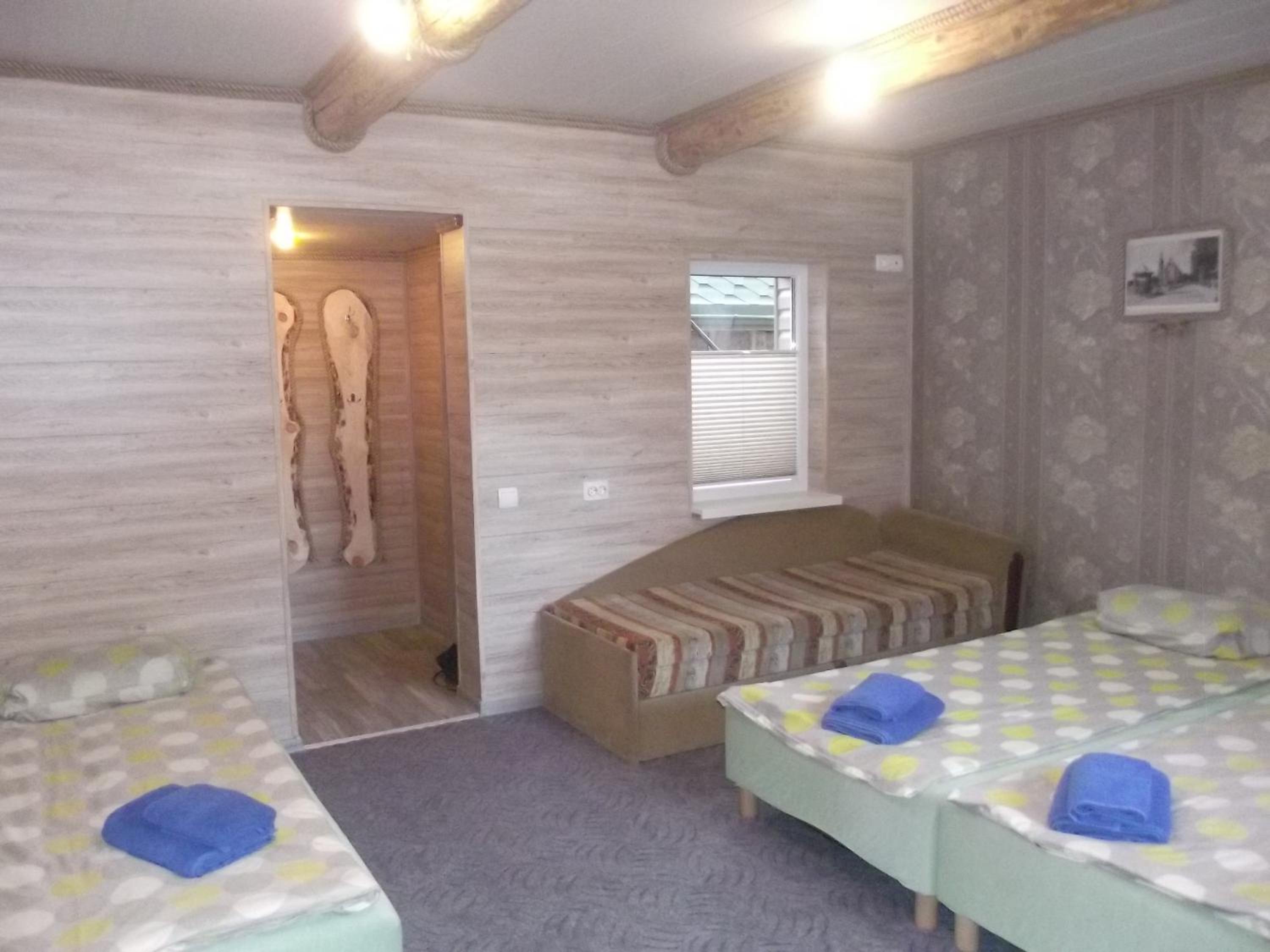Family Room - Photo 15