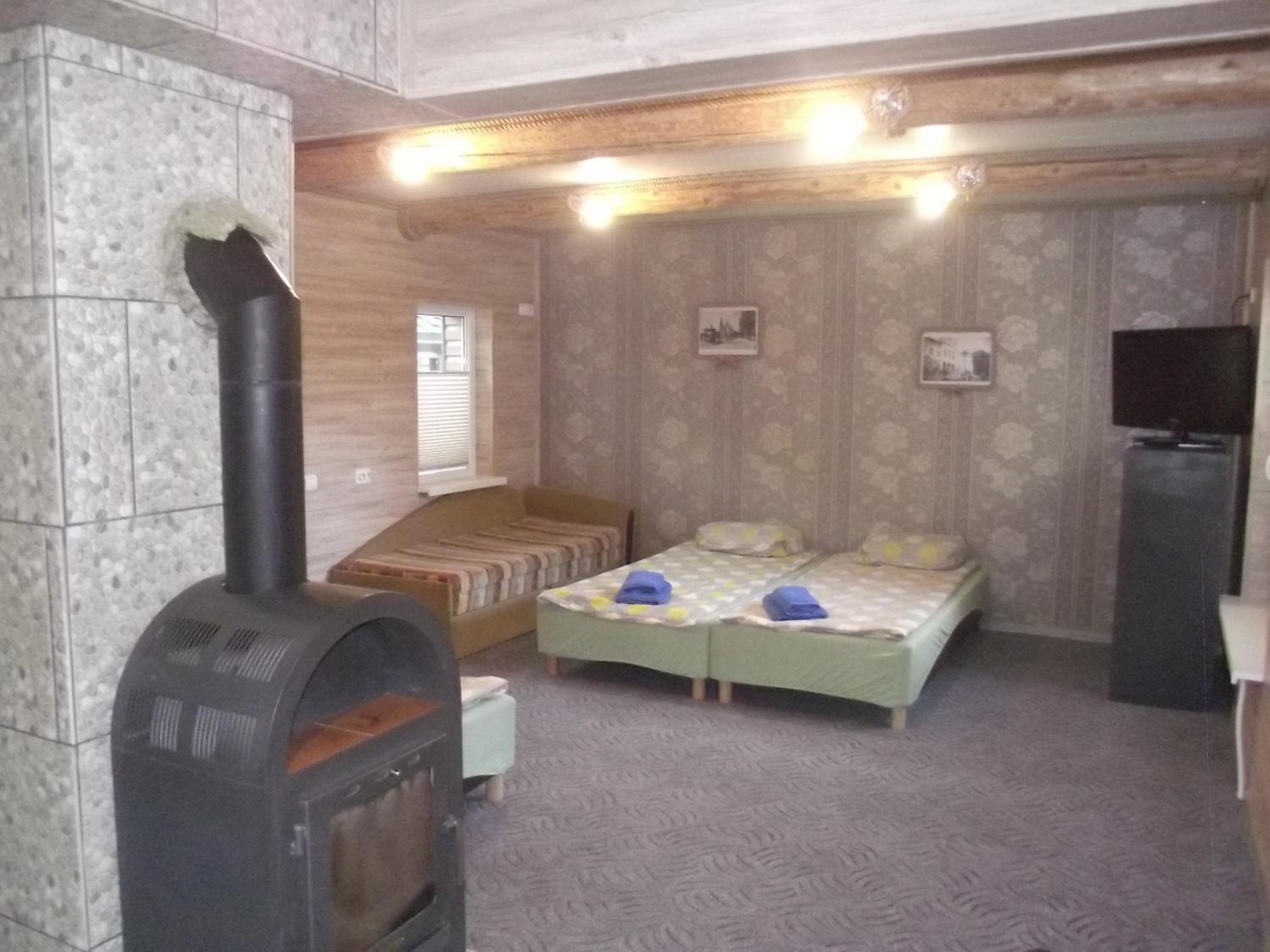 Family Room - Photo 18