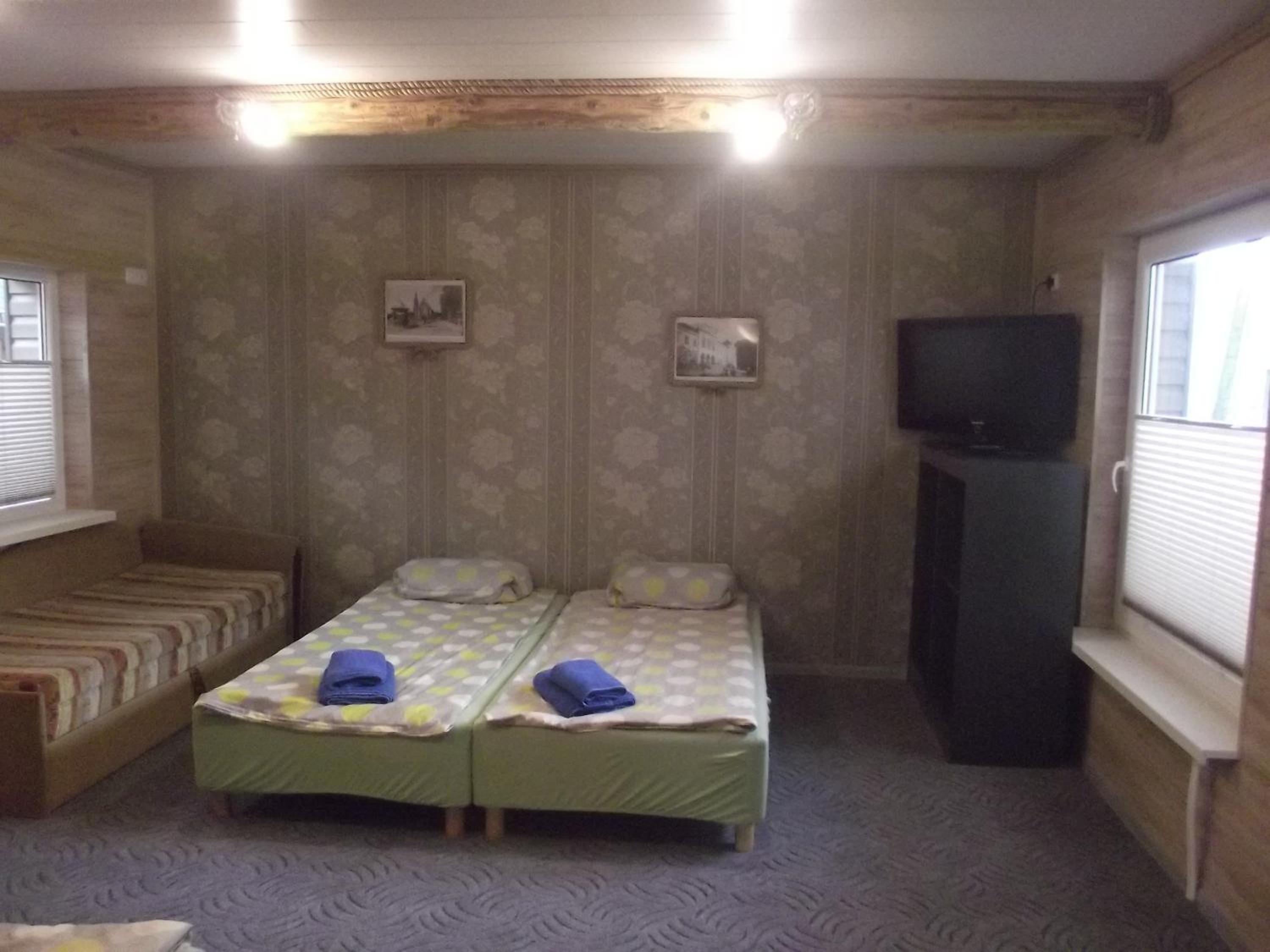 Family Room - Photo 2