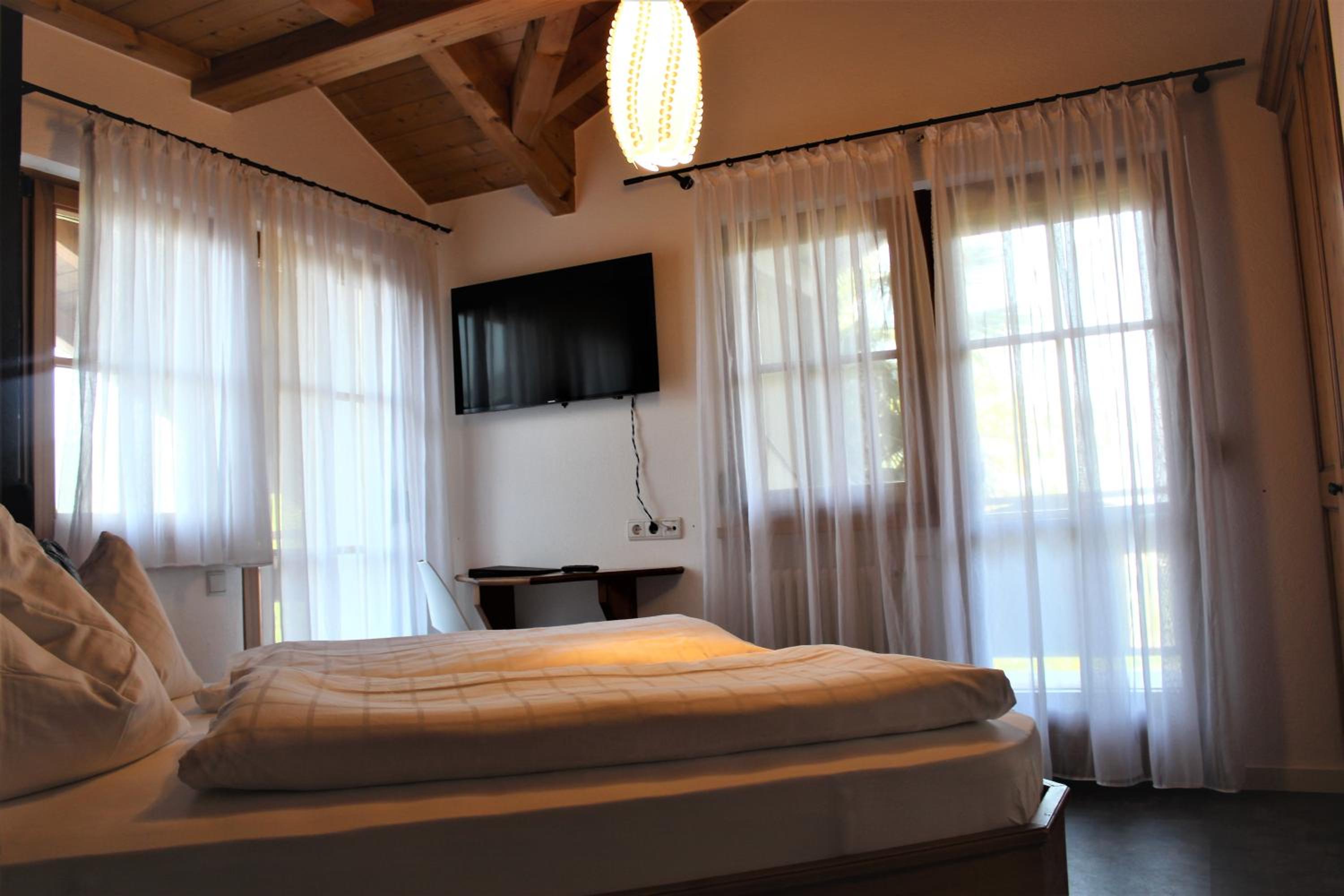 Small Double Room - Photo 3