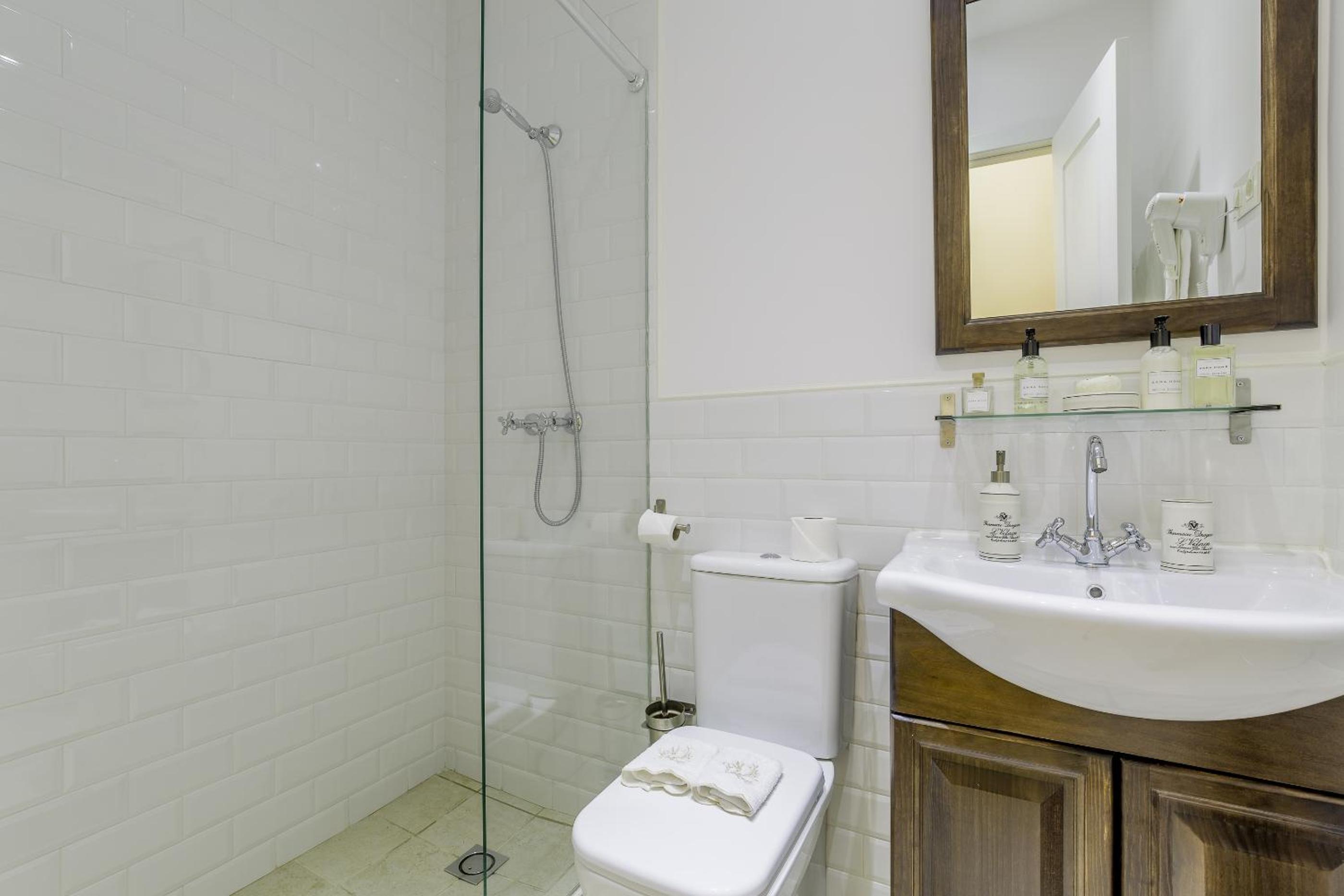 Deluxe Double Room with Balcony photo 2