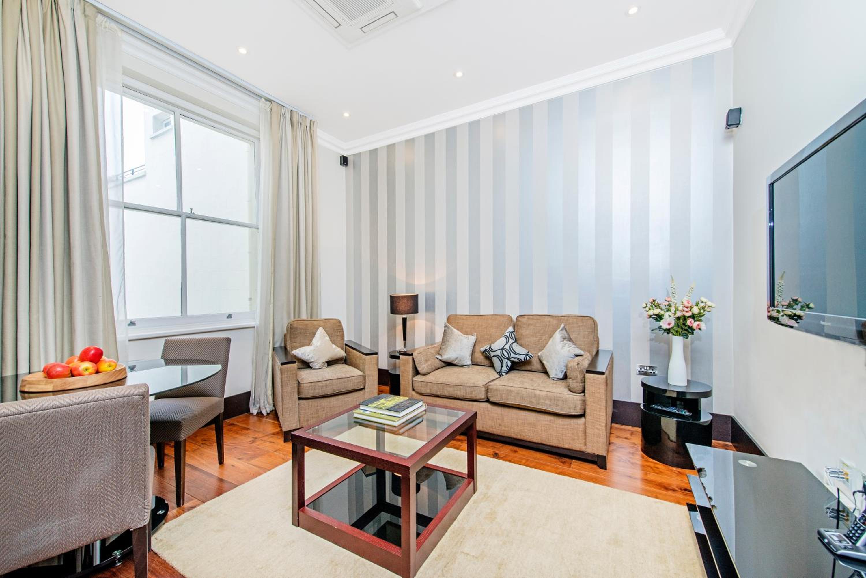 Superior One-Bedroom Apartment photo 1
