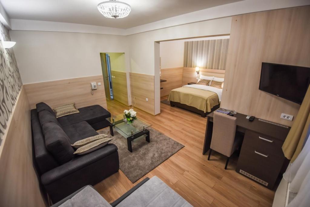 Two-Bedroom Suite with Spa Bath photo 1