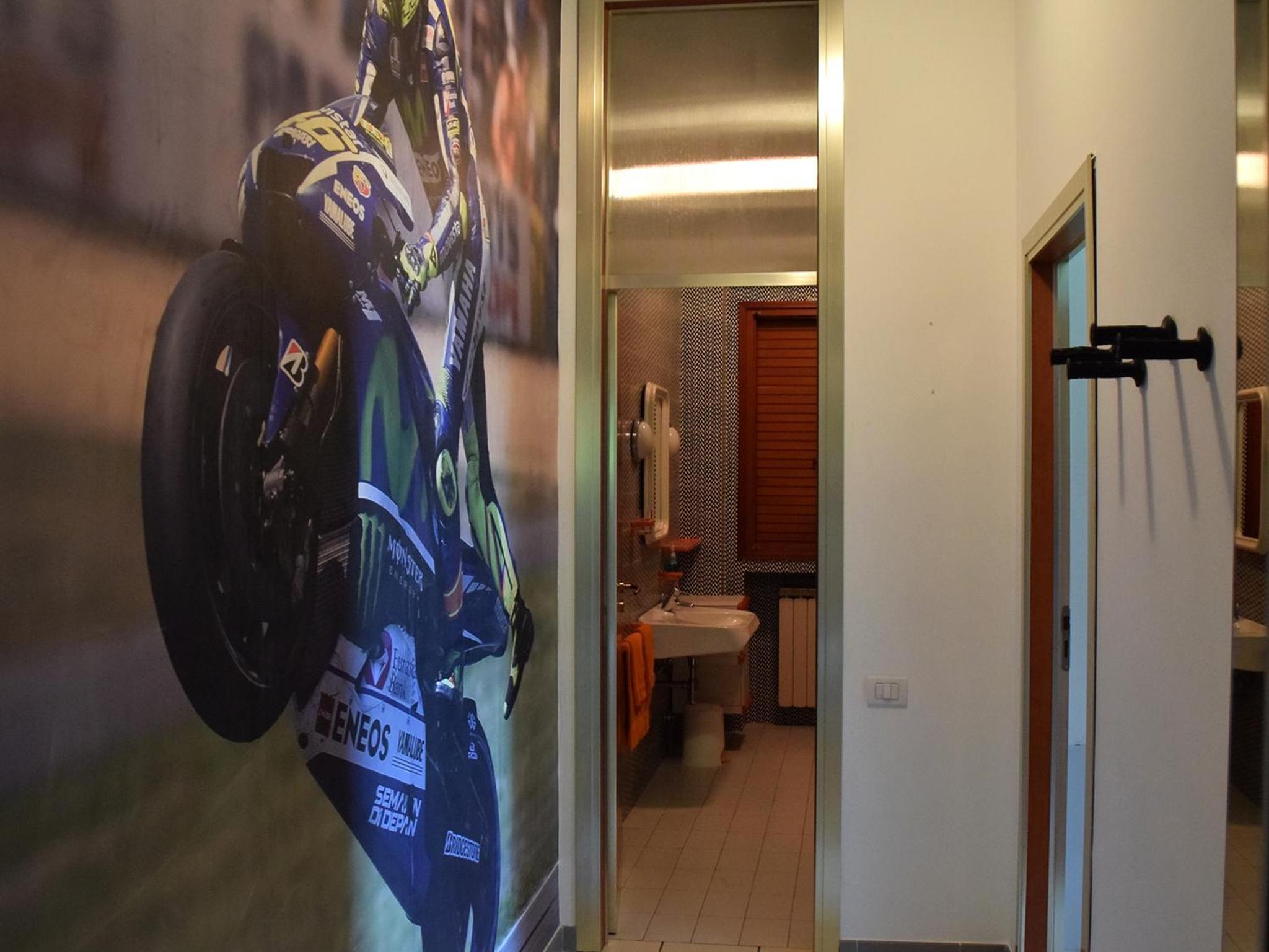 Double Room with Private Bathroom - Photo 16