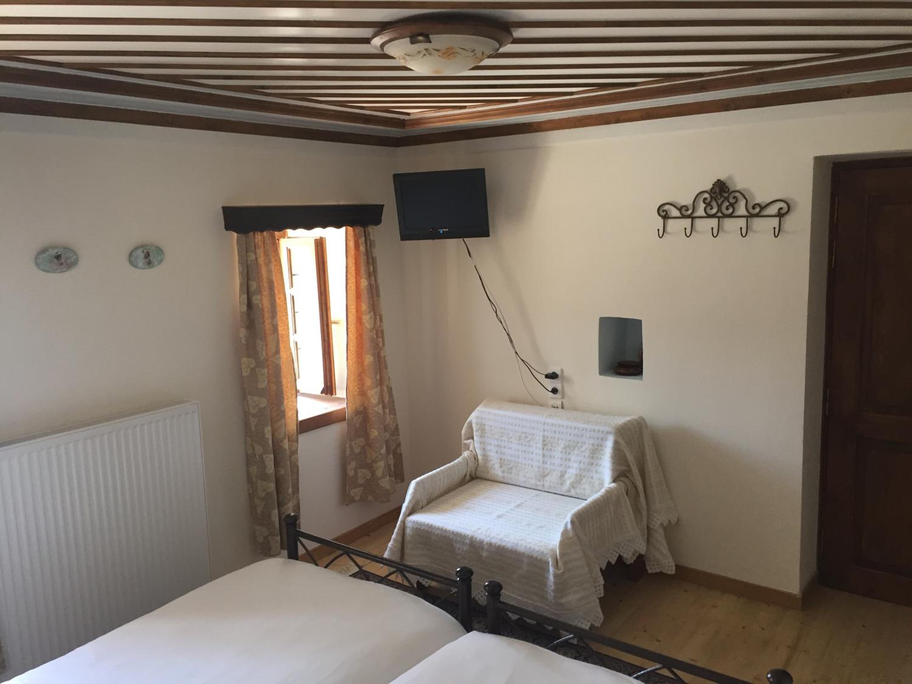 Standard Twin Room with Mountain View