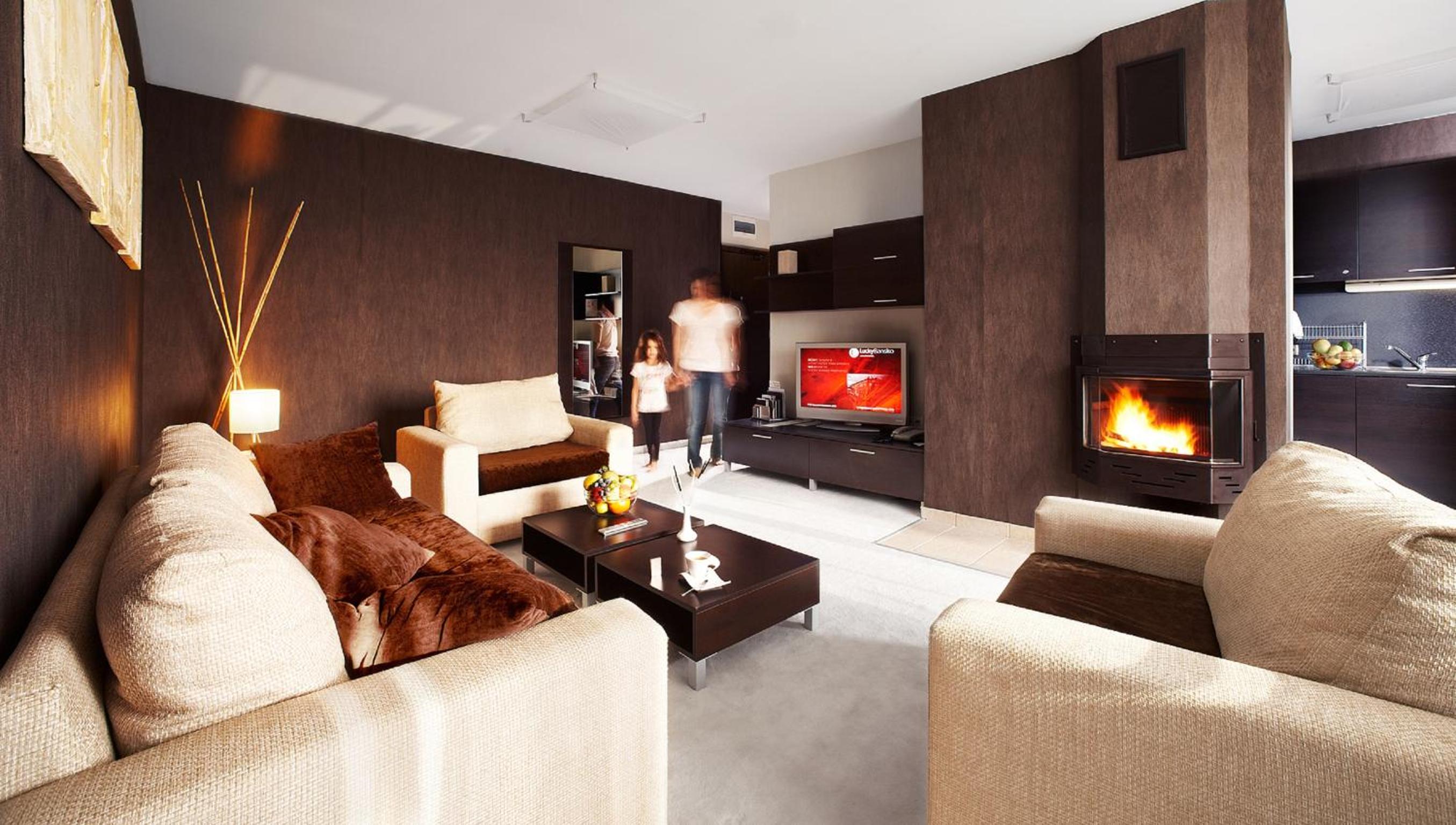 Executive One-Bedroom Apartment - Photo 5