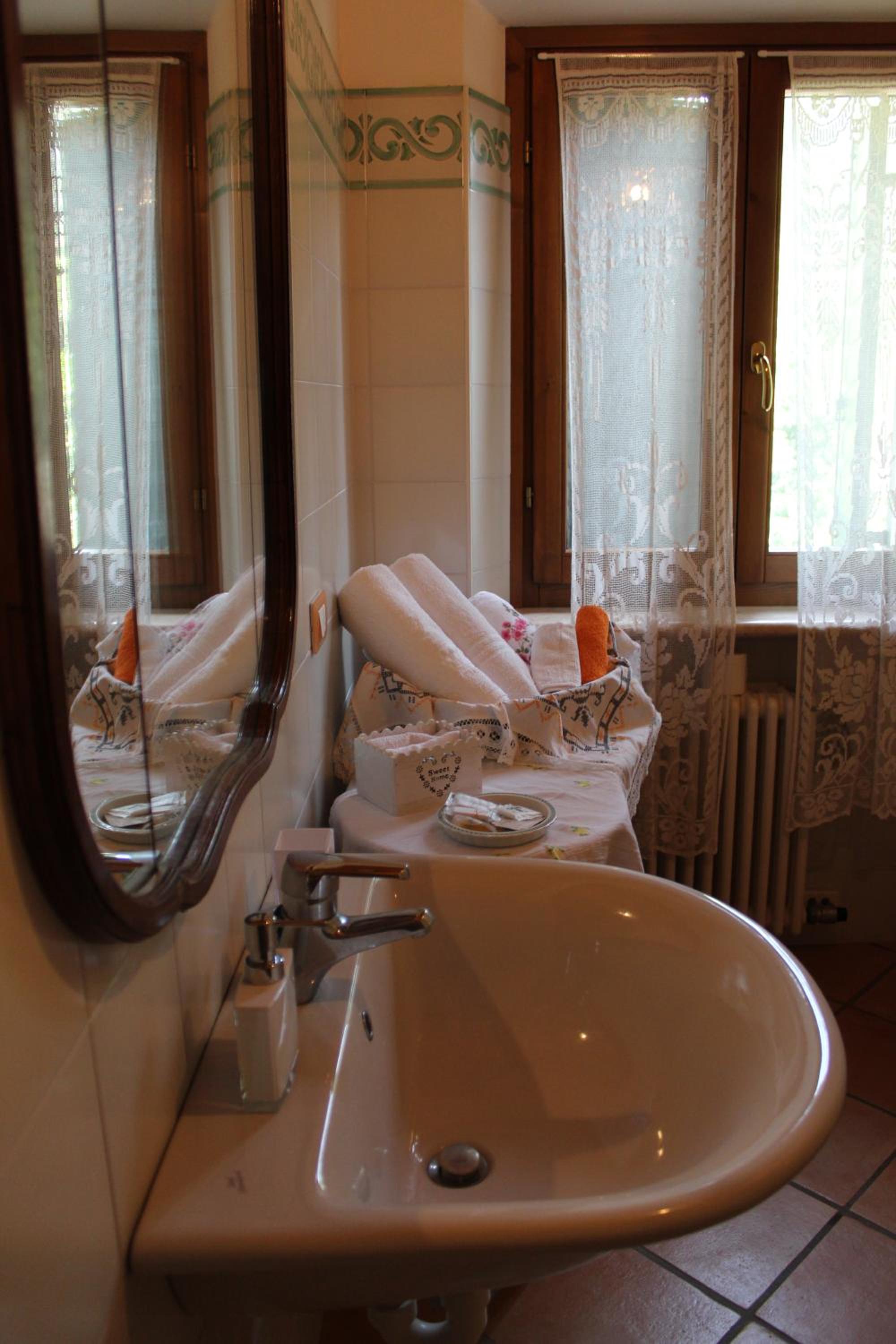Double Room with Private Bathroom - Photo 5