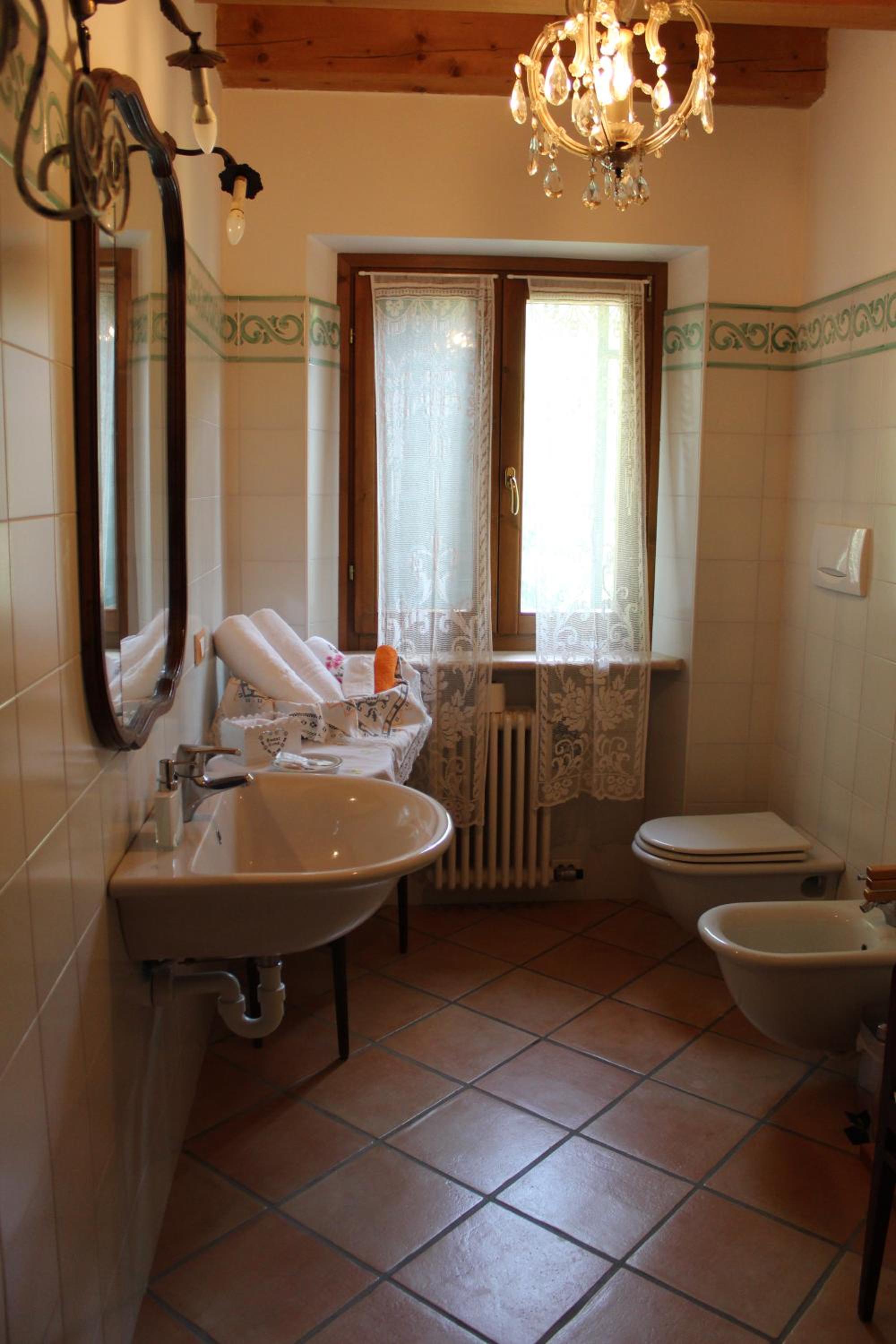 Double Room with Private Bathroom - Photo 6