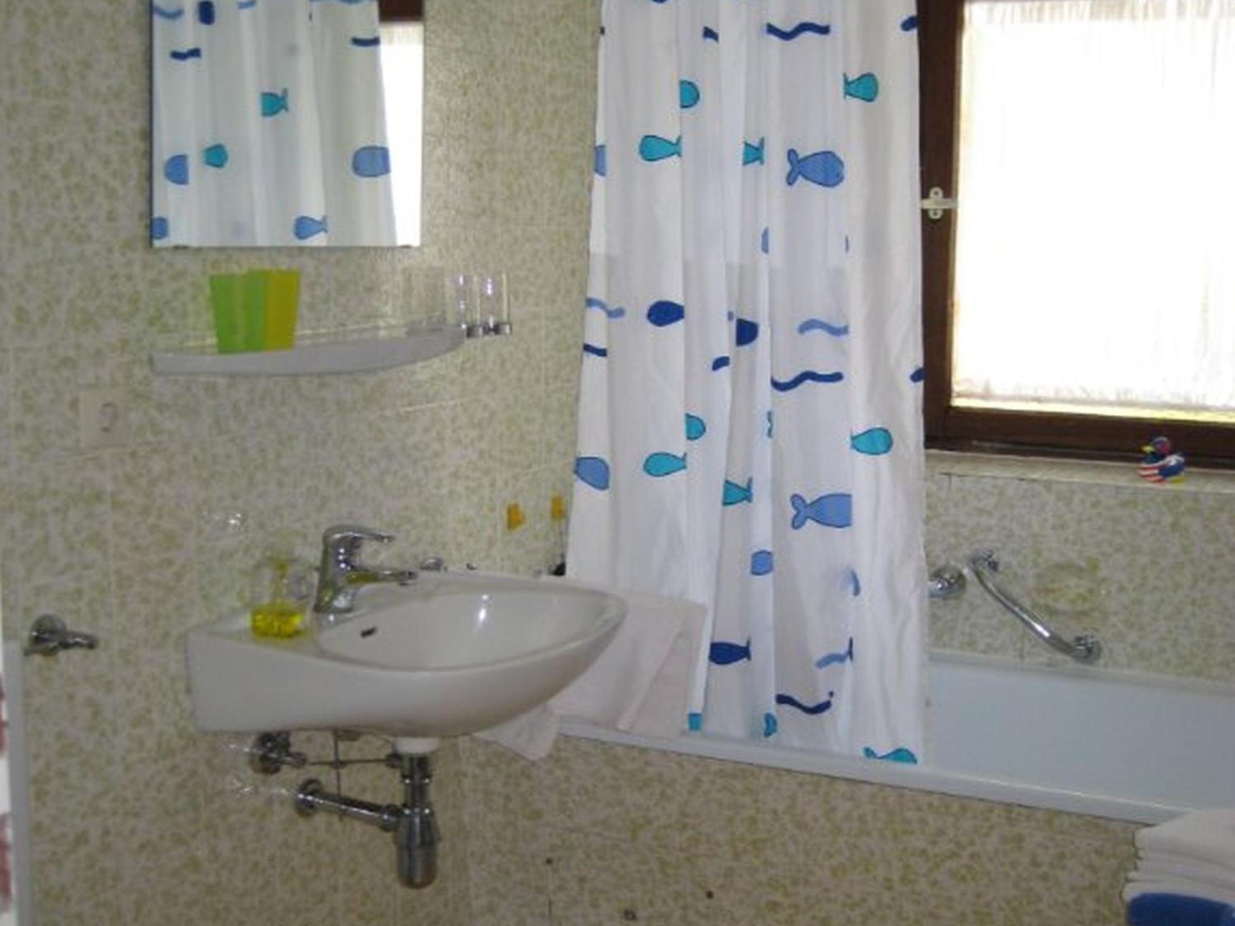 Three-Bedroom Apartment with Mountain View photo 3