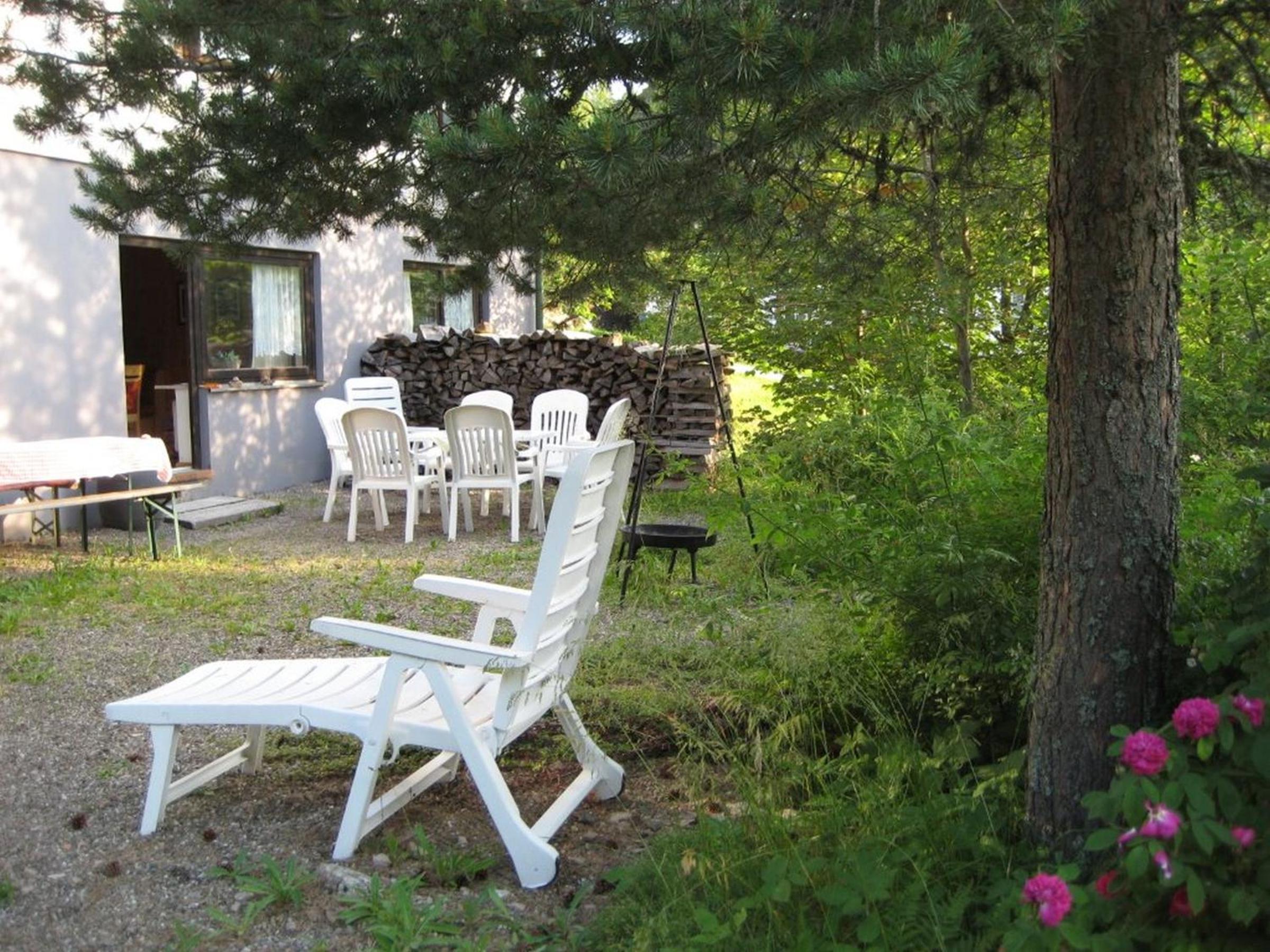 Three-Bedroom Apartment with Mountain View photo 2