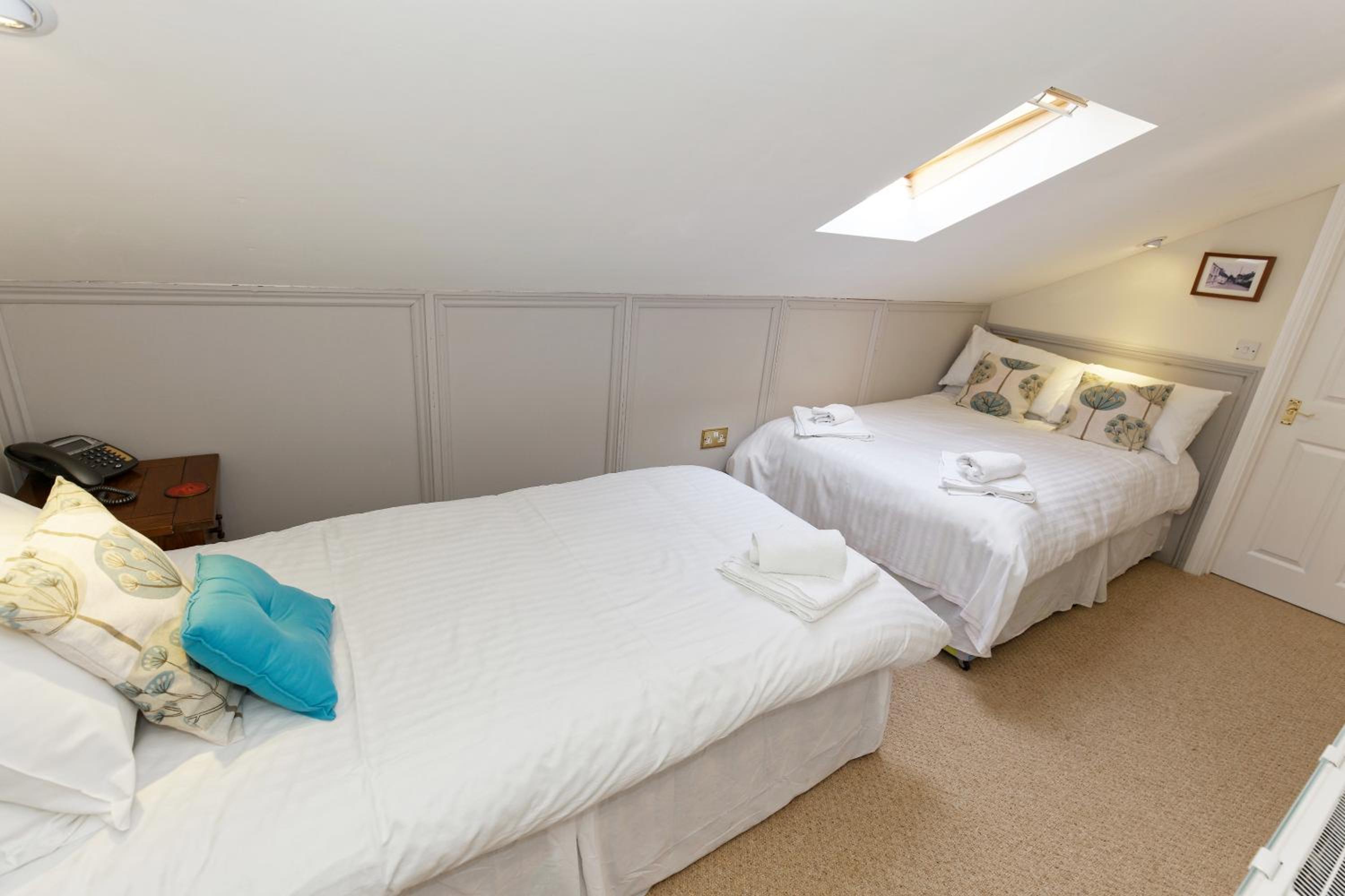 Twin Room - Photo 1