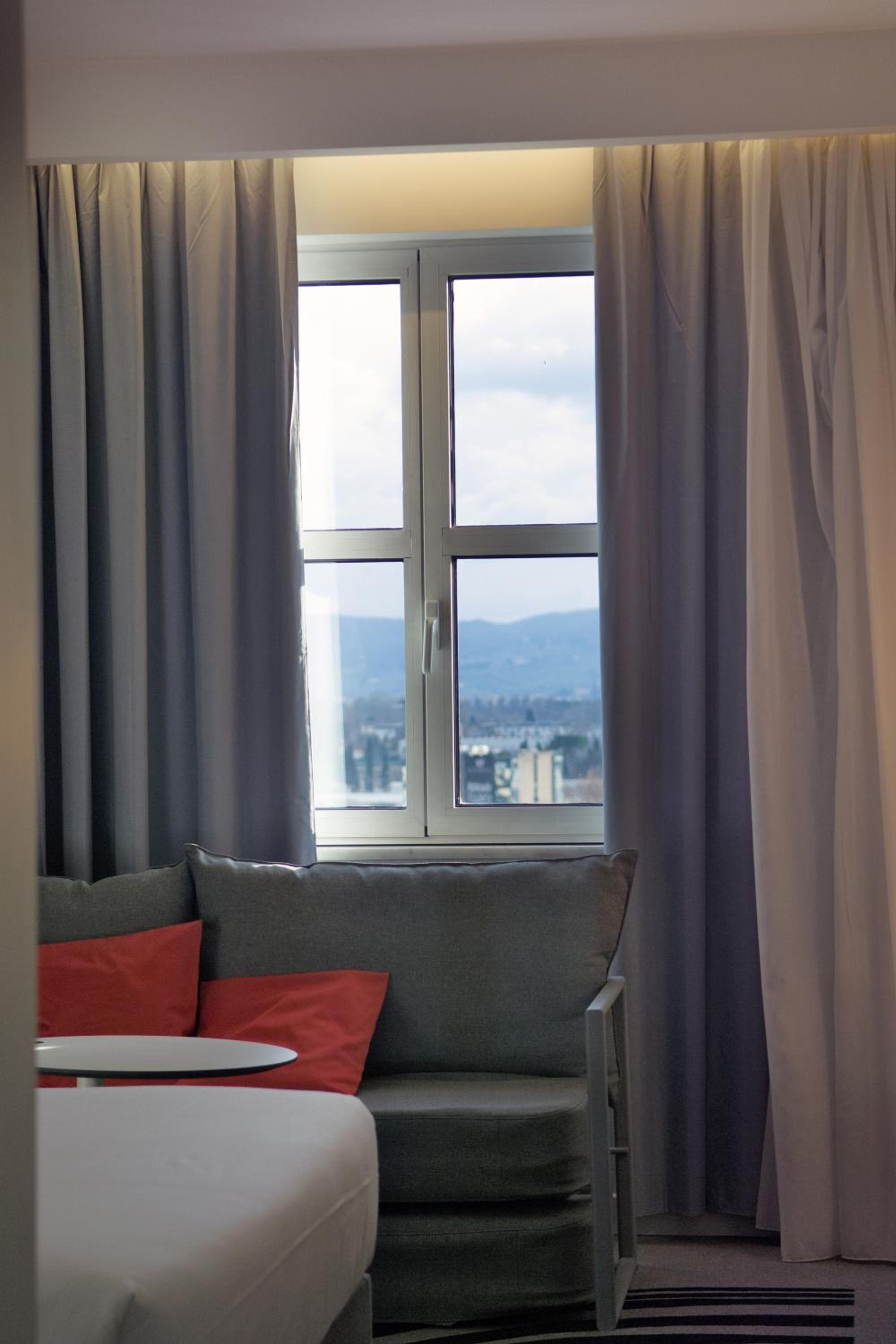 Superior Double Room with Sofa Bed - Photo 5