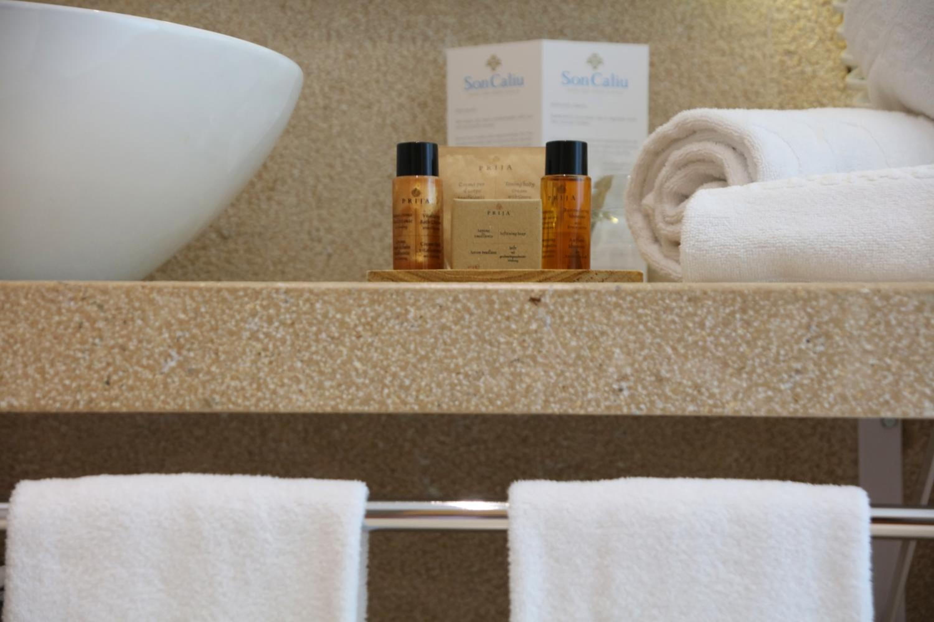 Superior Double or Twin Room with Partial Sea View thumbnail 5