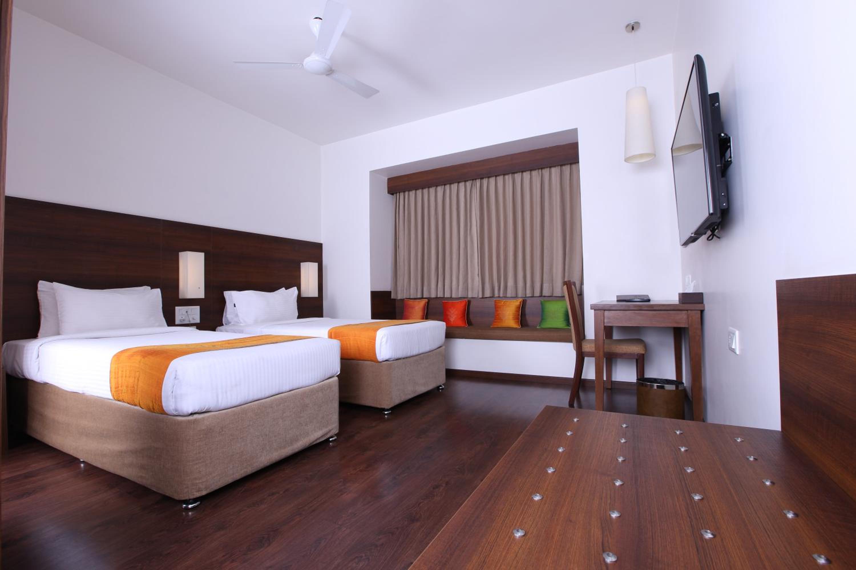 Double or Twin Room with Garden View photo 2