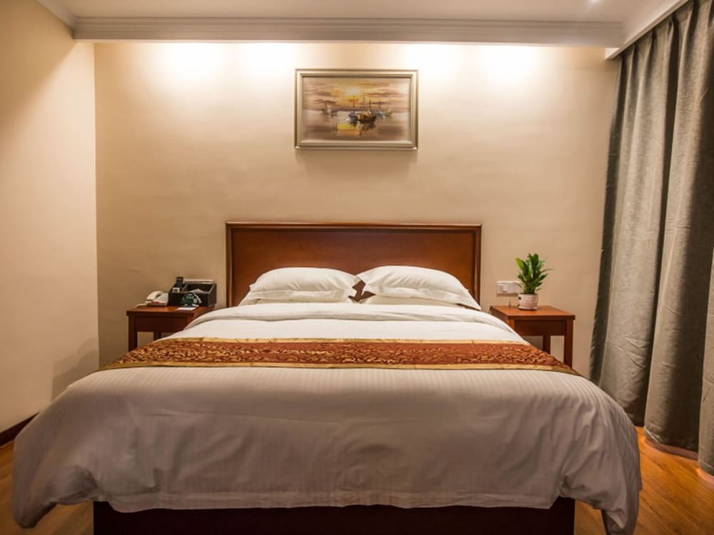 Superior King Room with Window photo 3
