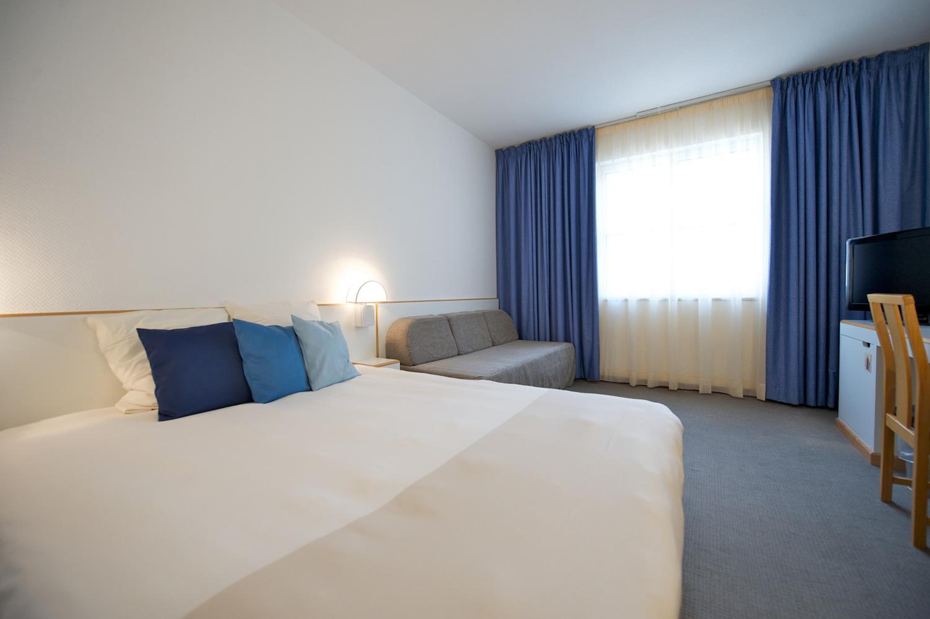 Standard Double Room with 1 Double Bed and 1 Sofa Bed - Photo 1