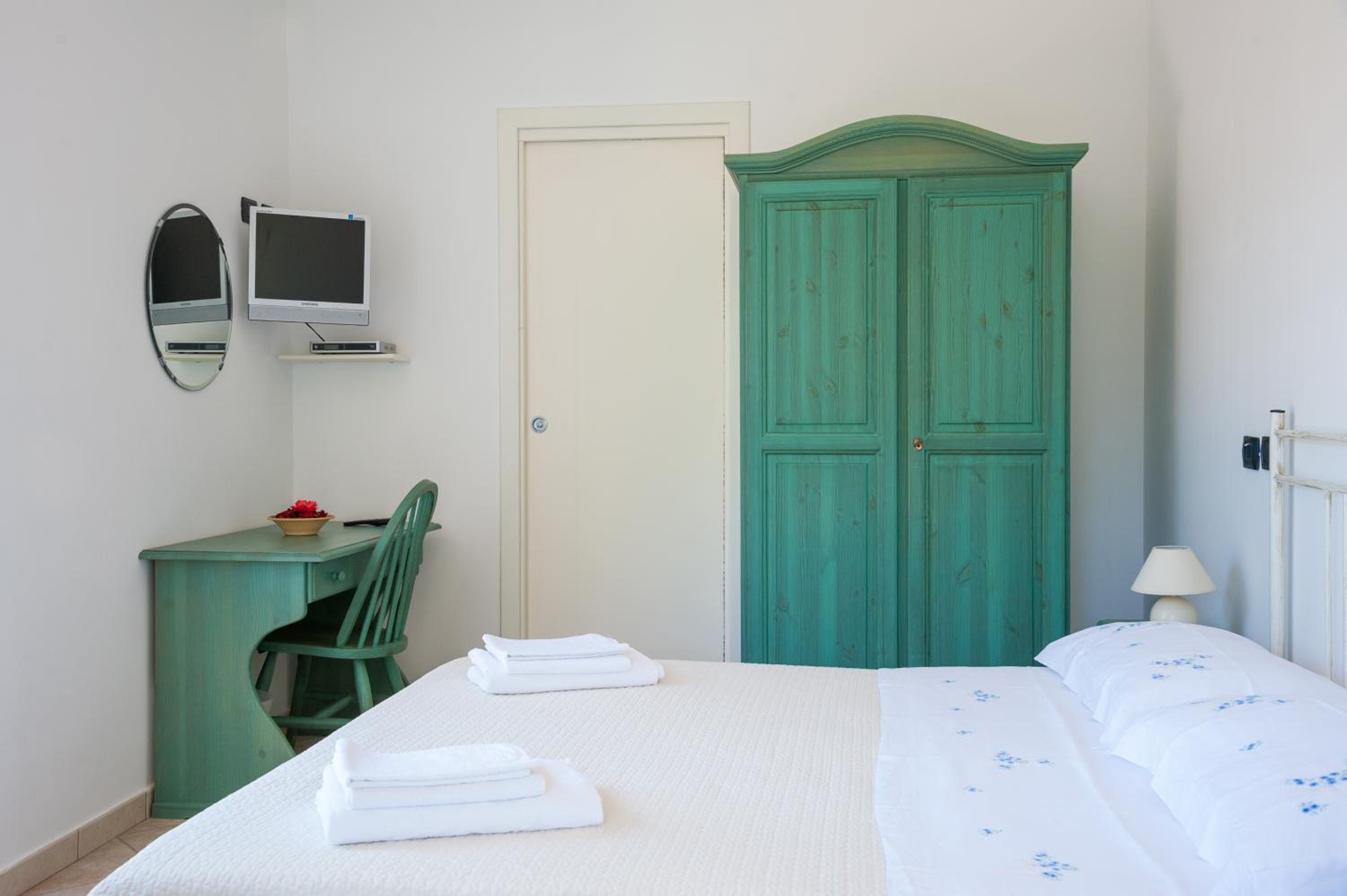 Double Room - Photo 5