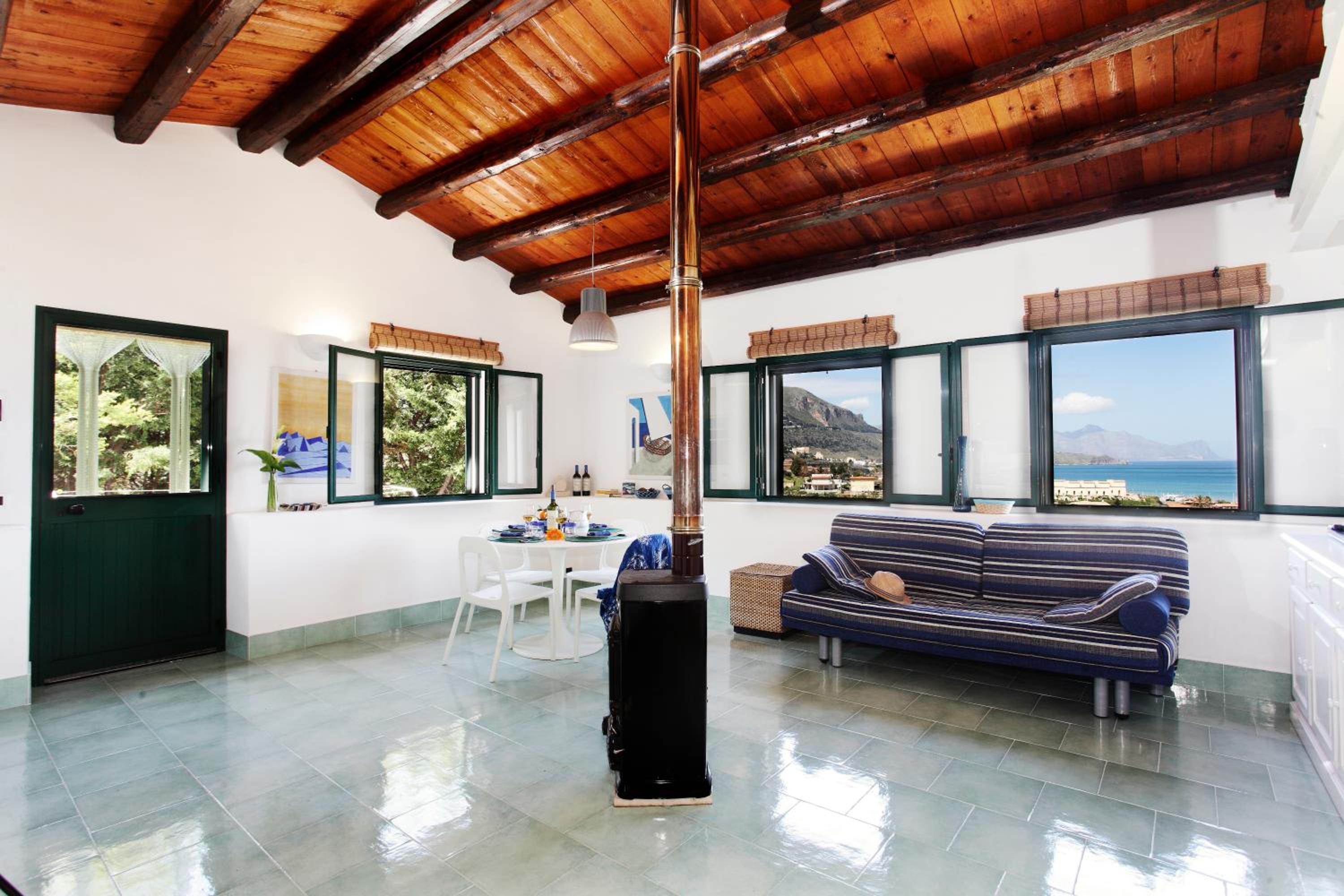 One-Bedroom Apartment With Sea View And Patio