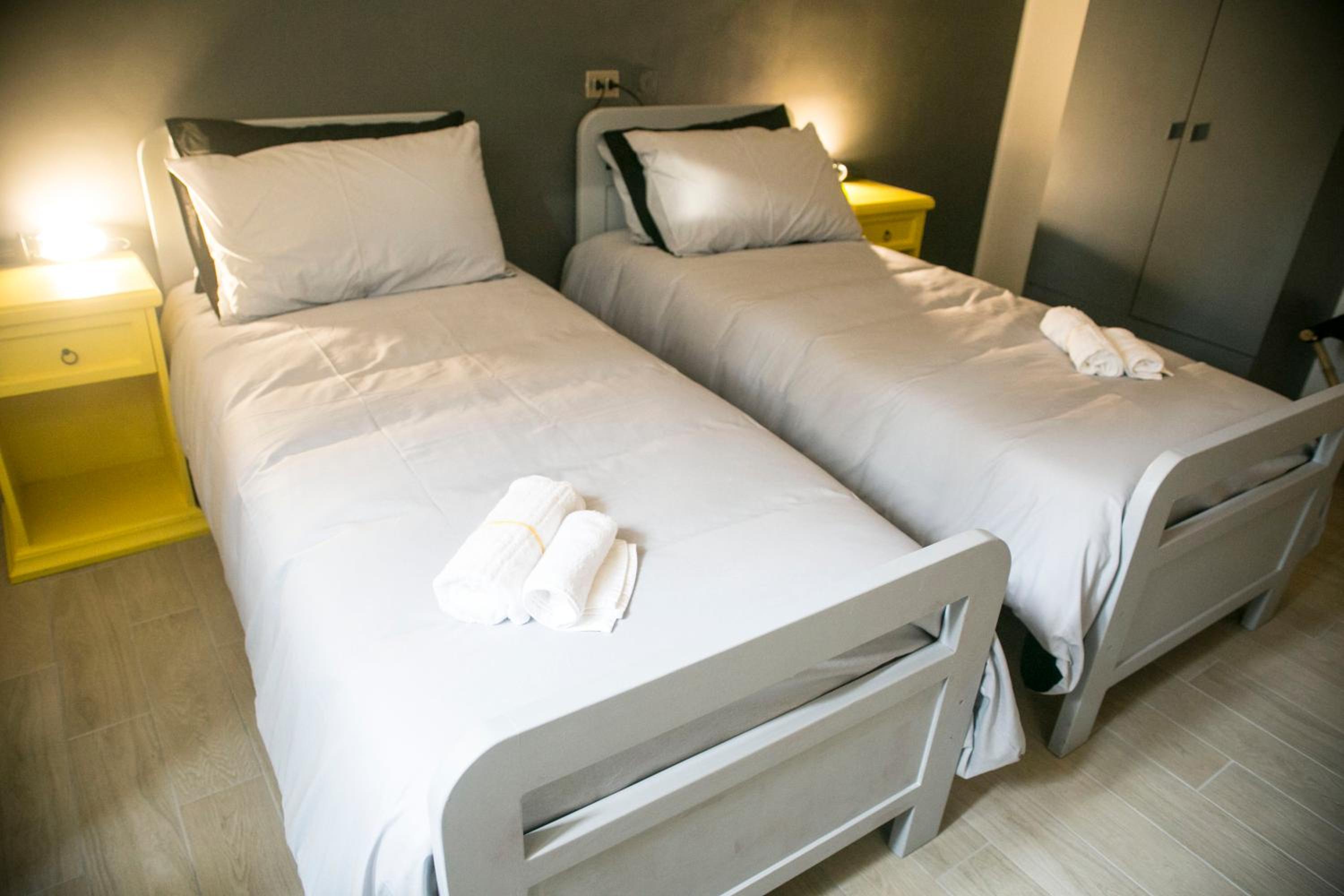 Twin Room with Private Bathroom photo 3