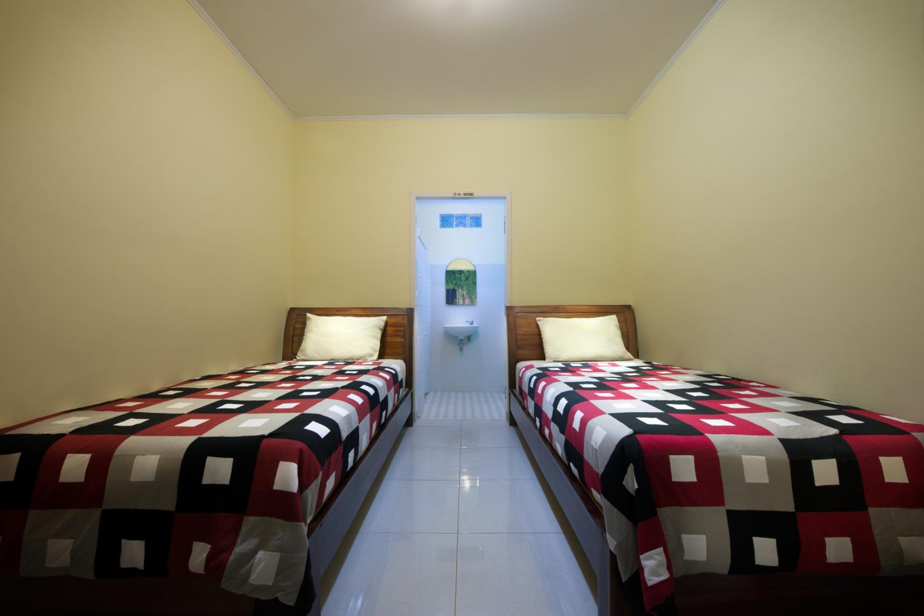 Standard Twin Room - Photo 1