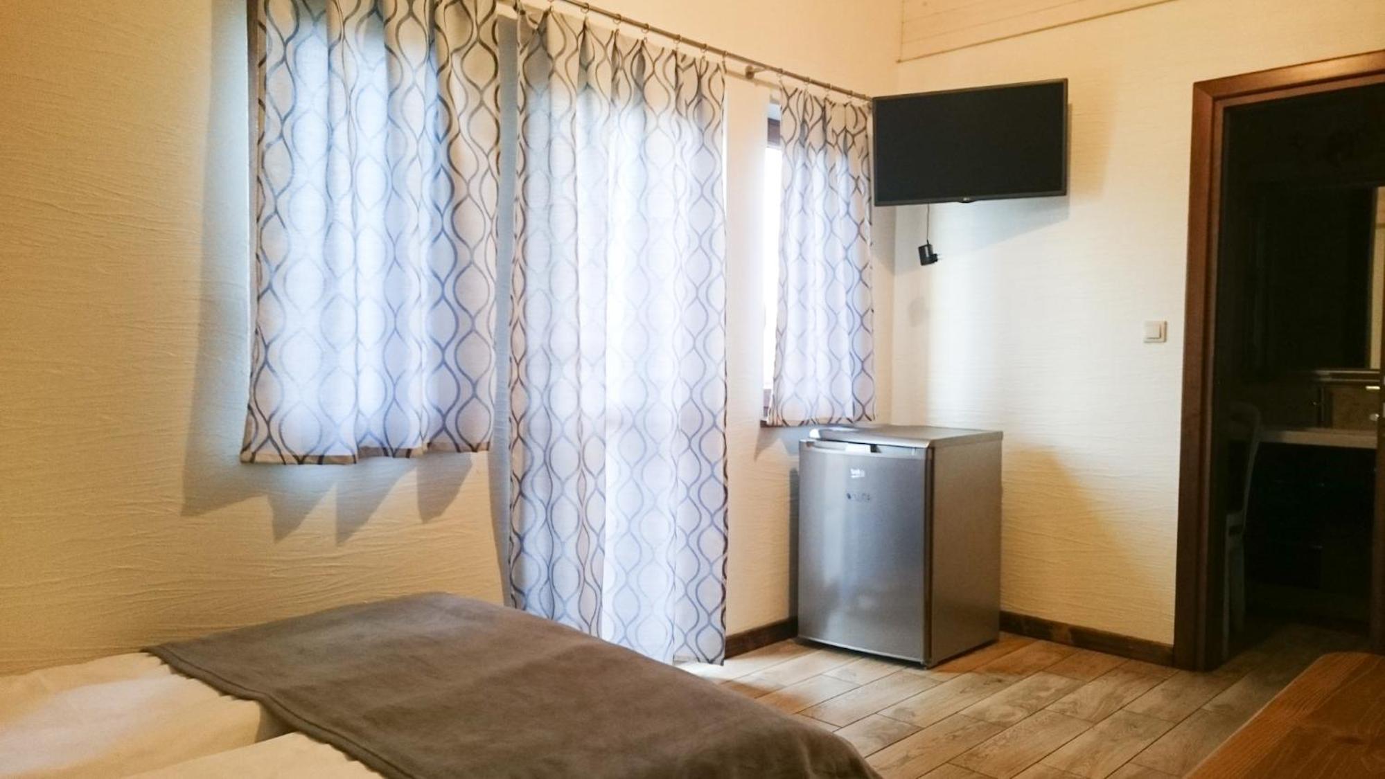 Double Room - Photo 8