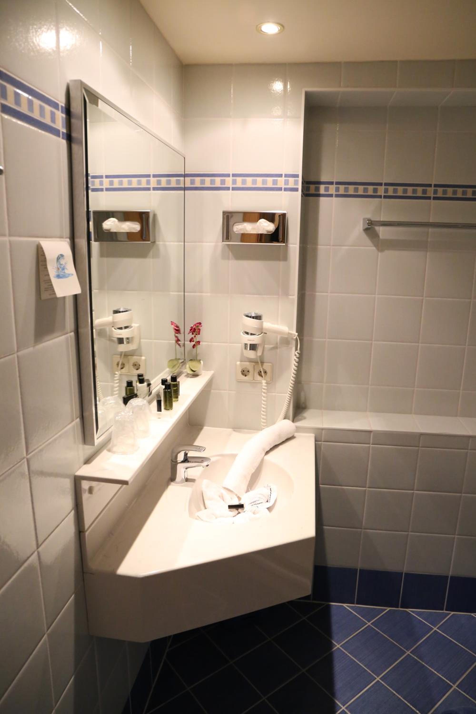Single Room photo 2