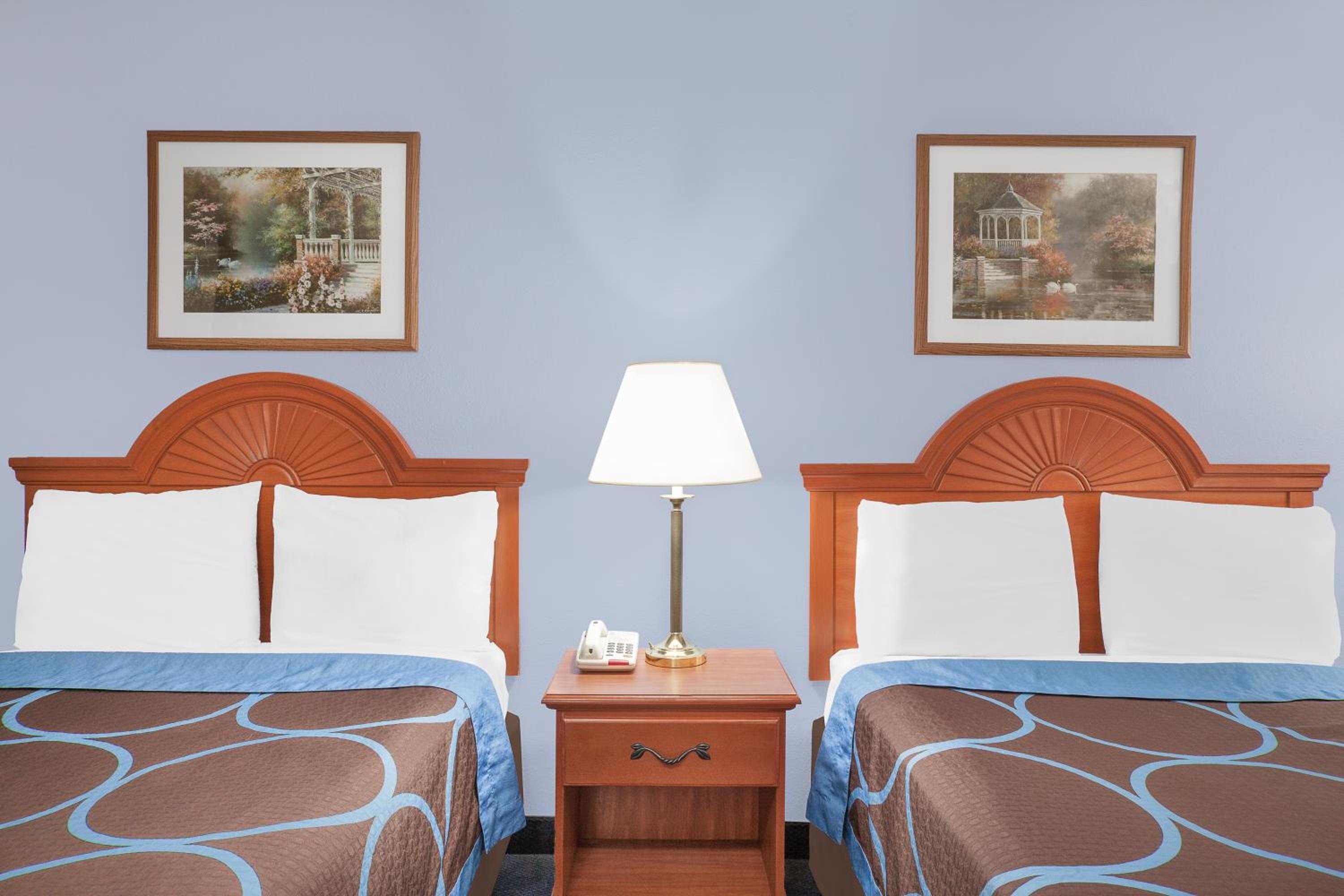Double Room with Two Double Beds - Non-Smoking - Photo 4