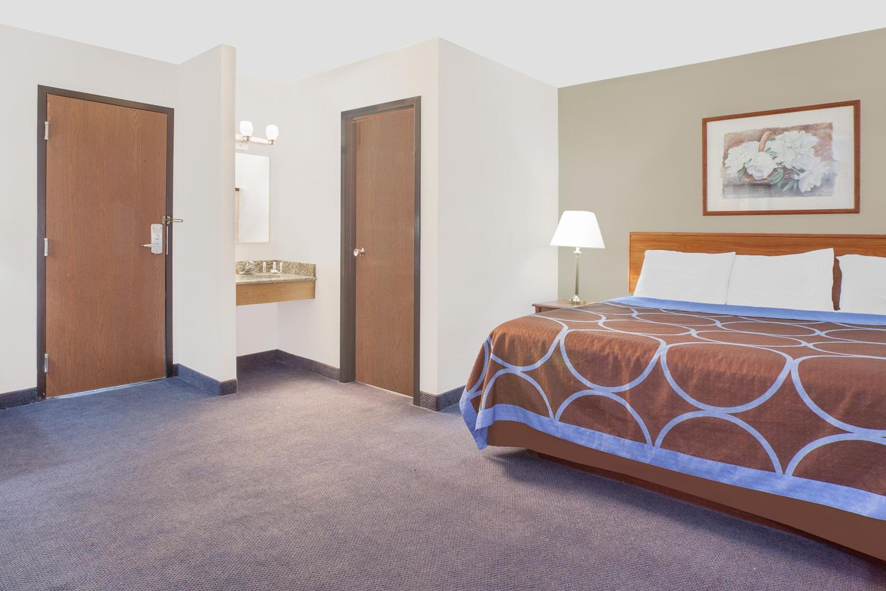King Room - Non-Smoking - Photo 1