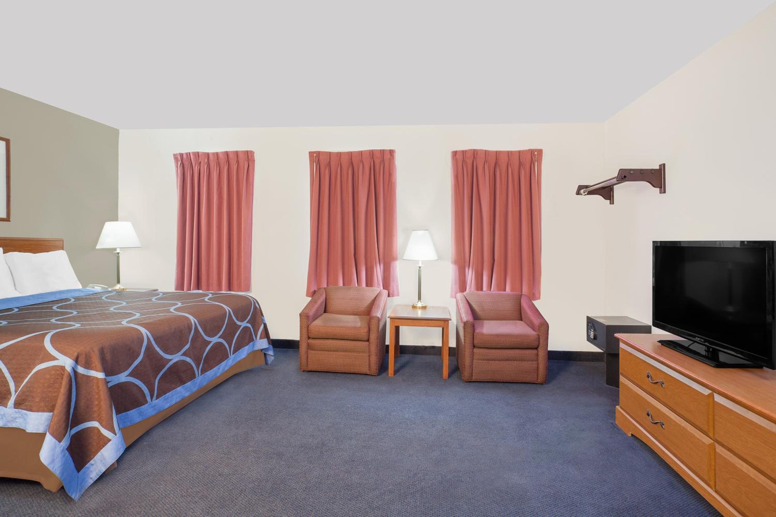 King Room - Non-Smoking - Photo 4