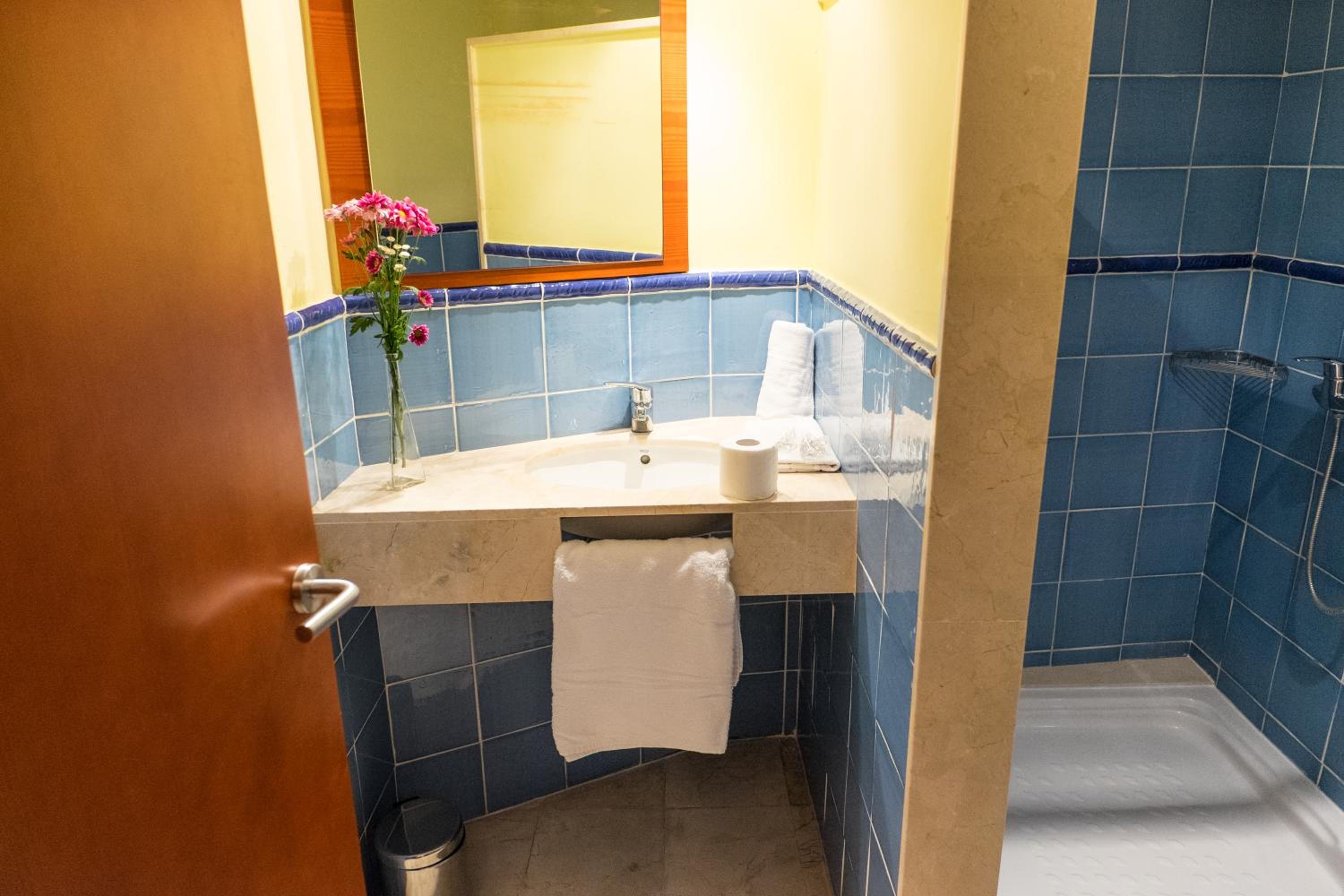 Double or Twin Room - Photo 63