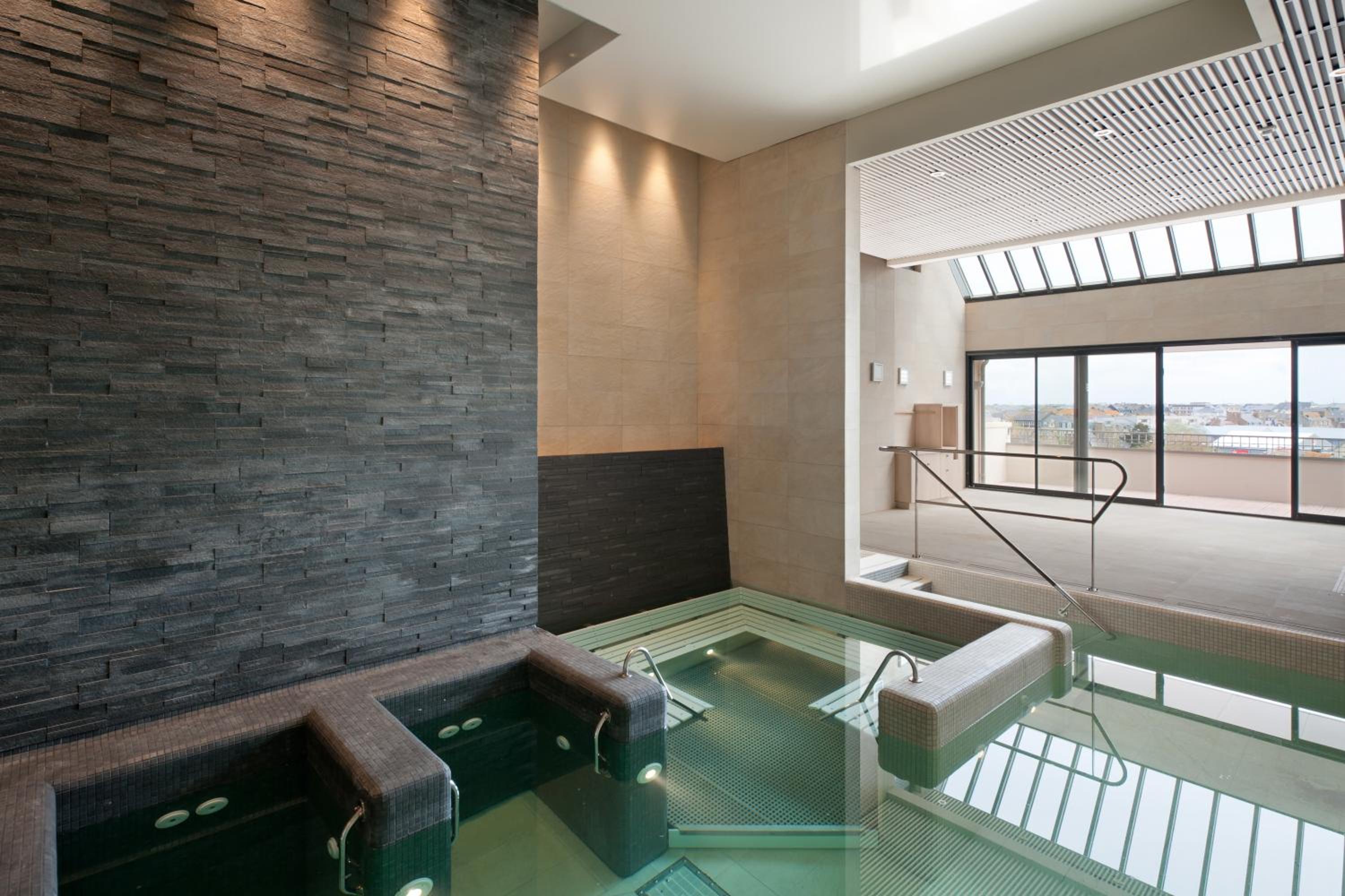Superior Double or Twin Room with City View - Photo 2