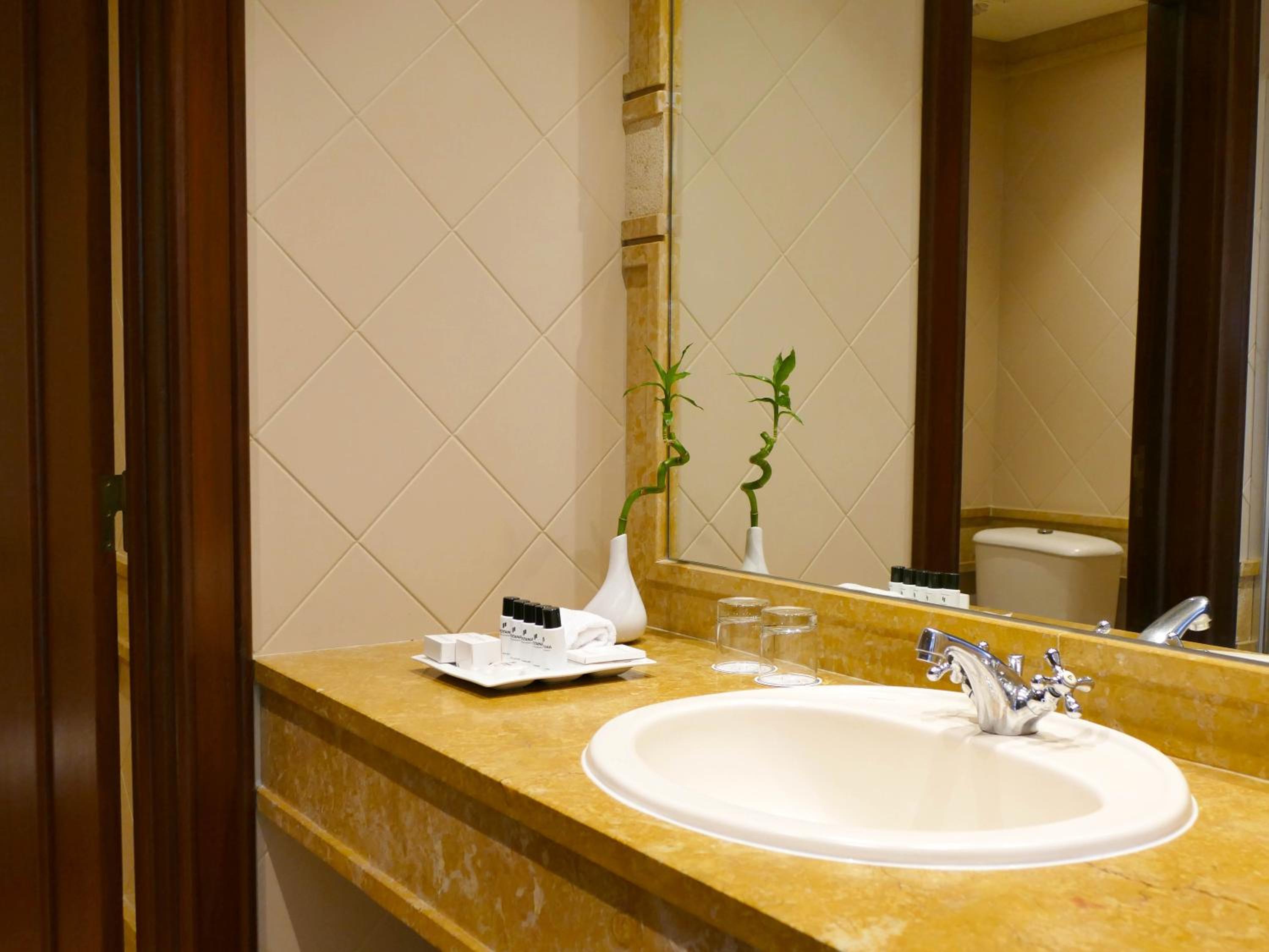 Classic Twin Room - Photo 2