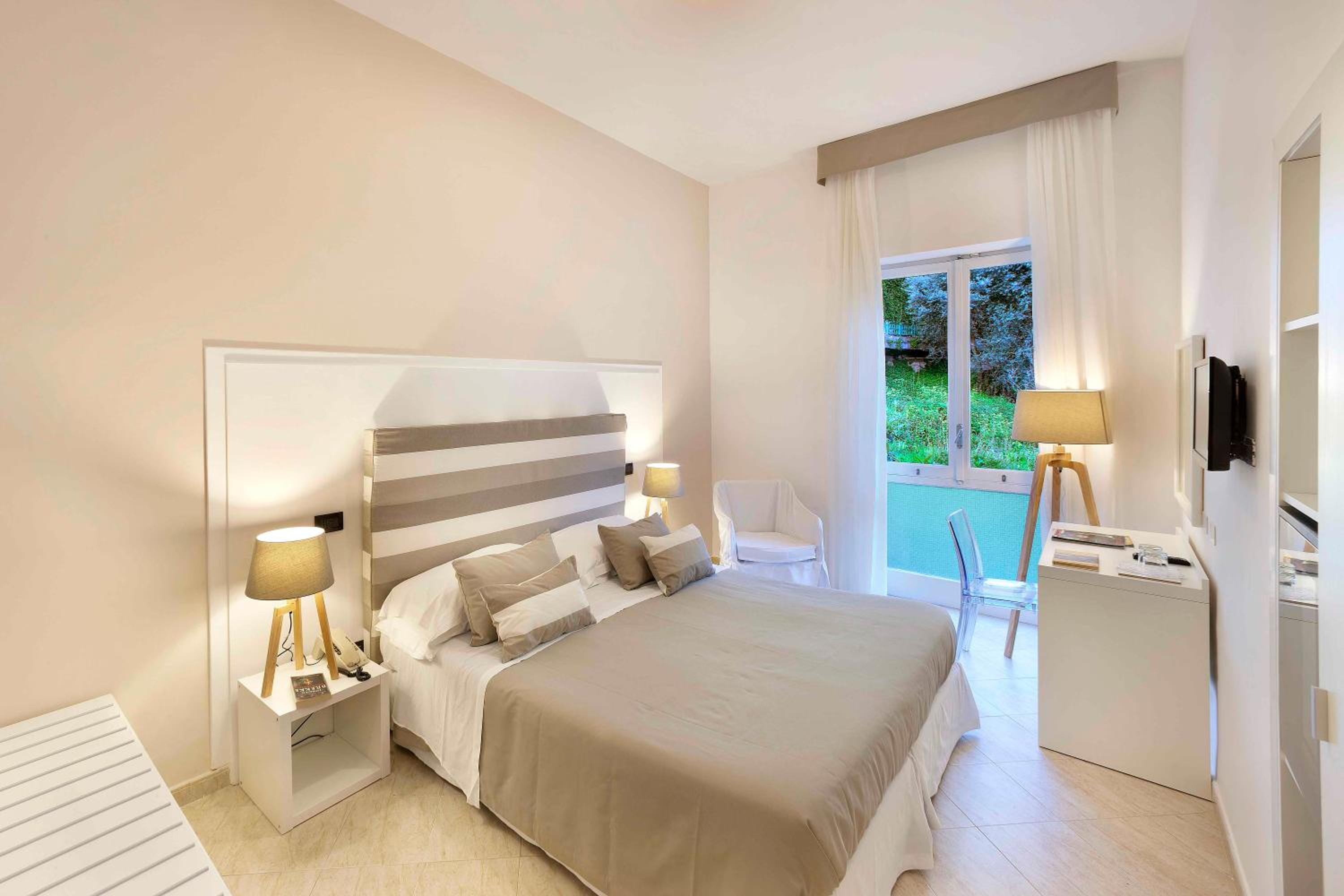 Double Room - Photo 6
