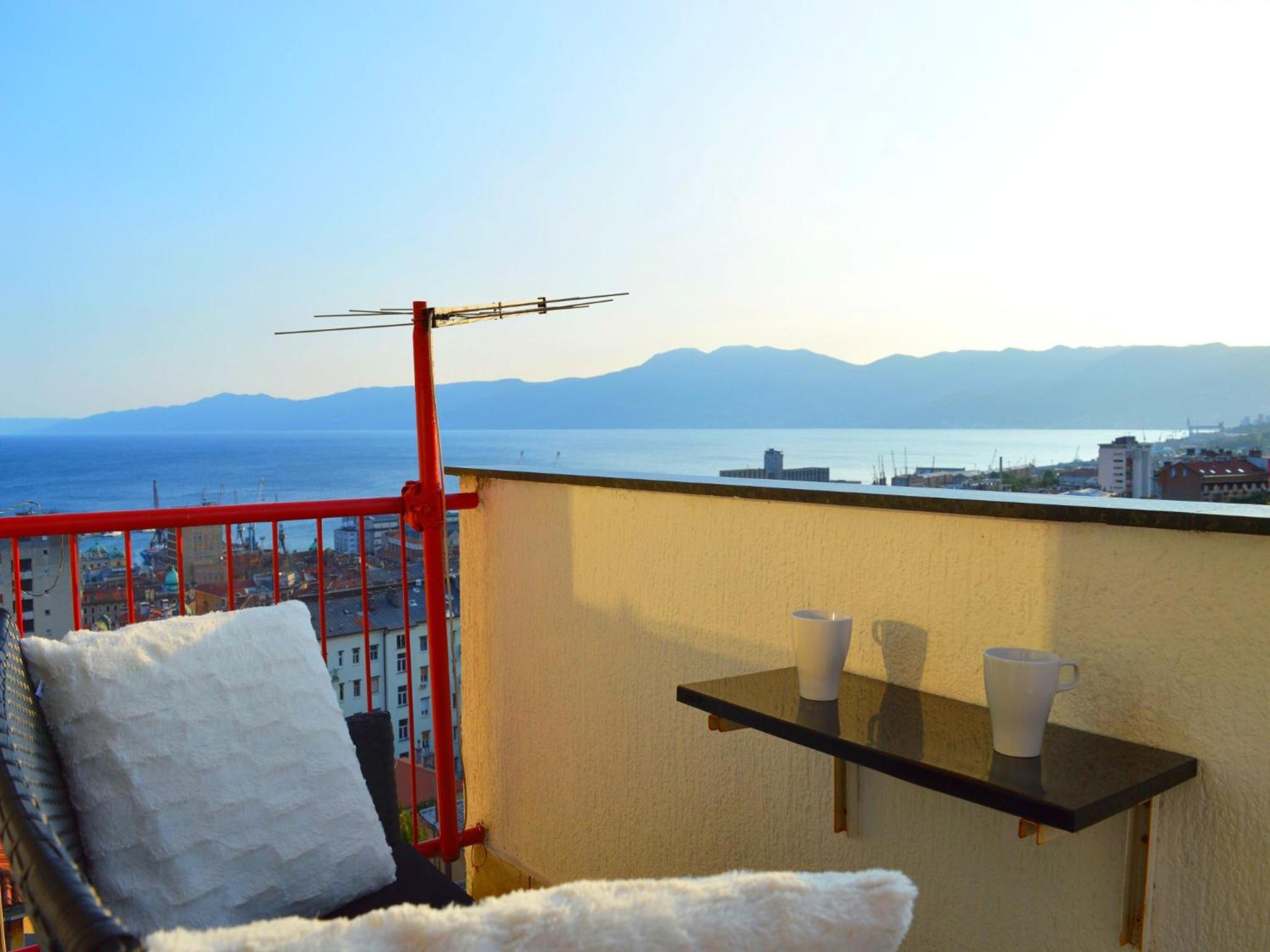 Apartment with Sea View - Photo 3