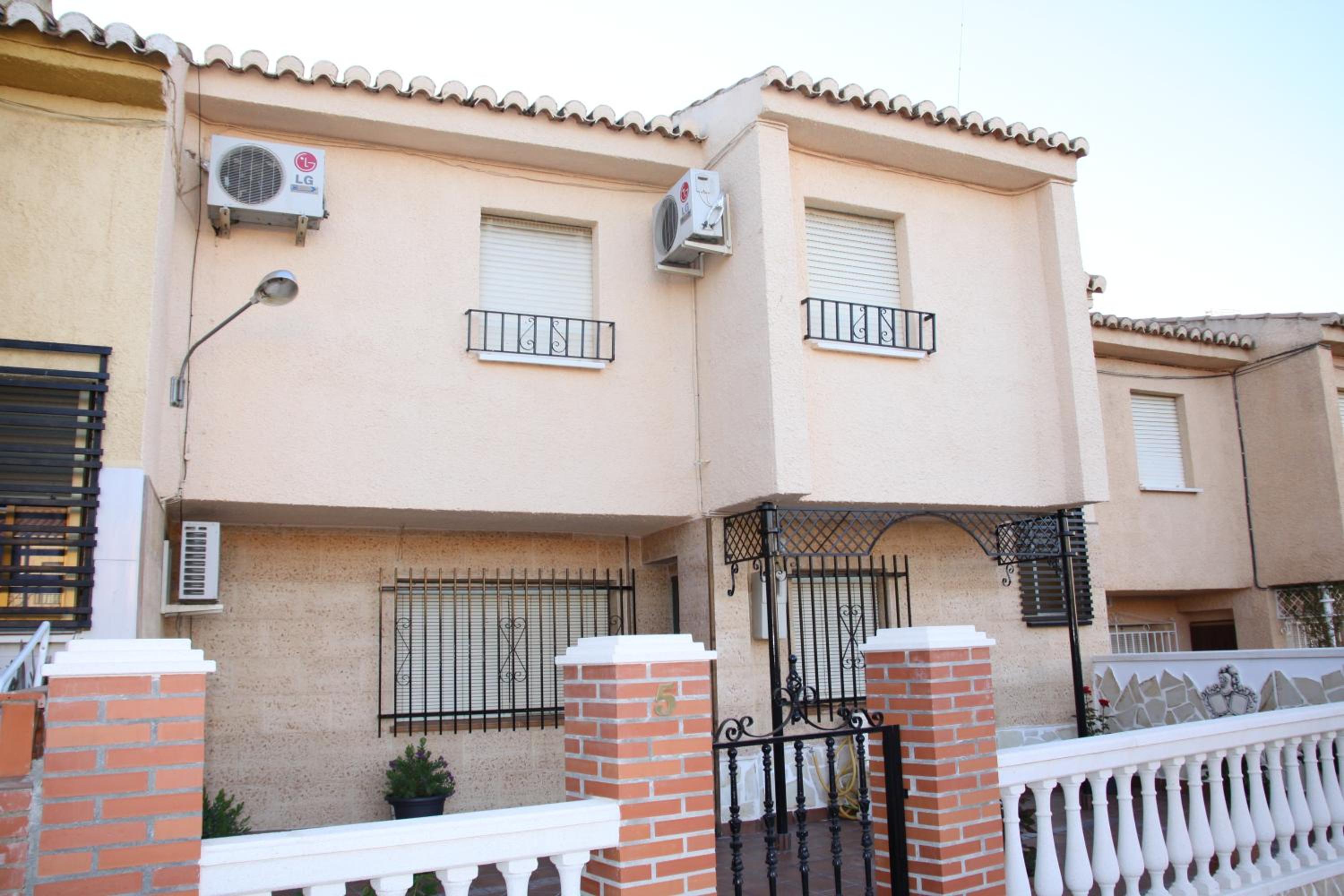 Three-Bedroom Townhouse with Patio and Terrace - Photo 13