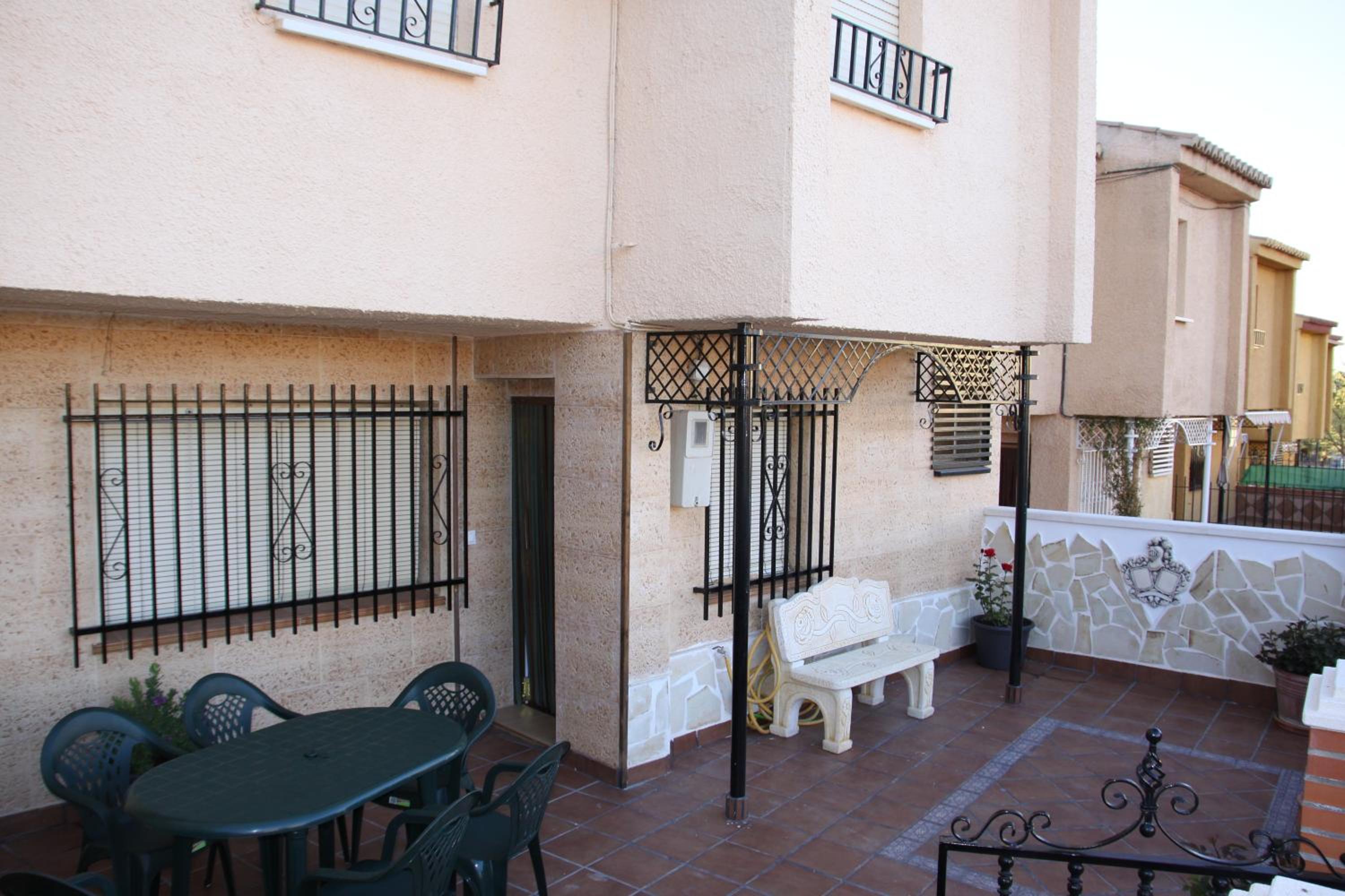 Three-Bedroom Townhouse with Patio and Terrace - Photo 11
