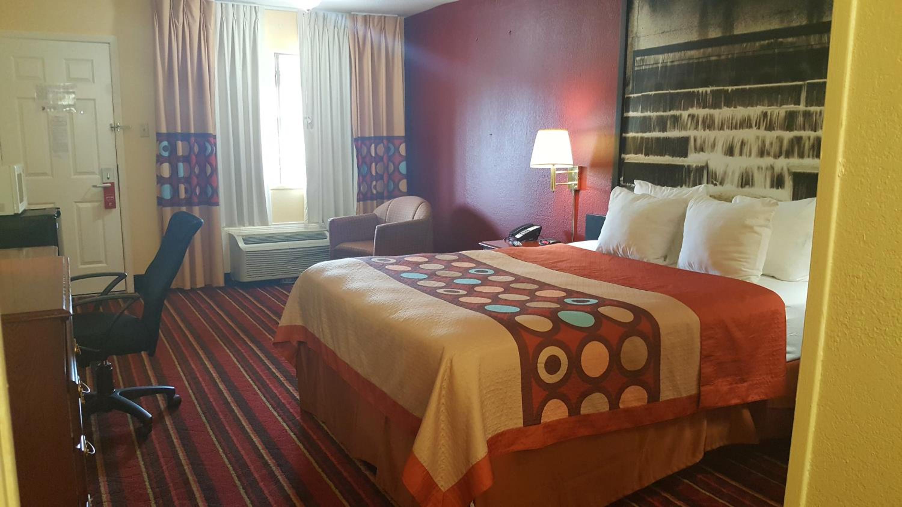 Queen Room - Non-Smoking - Photo 2