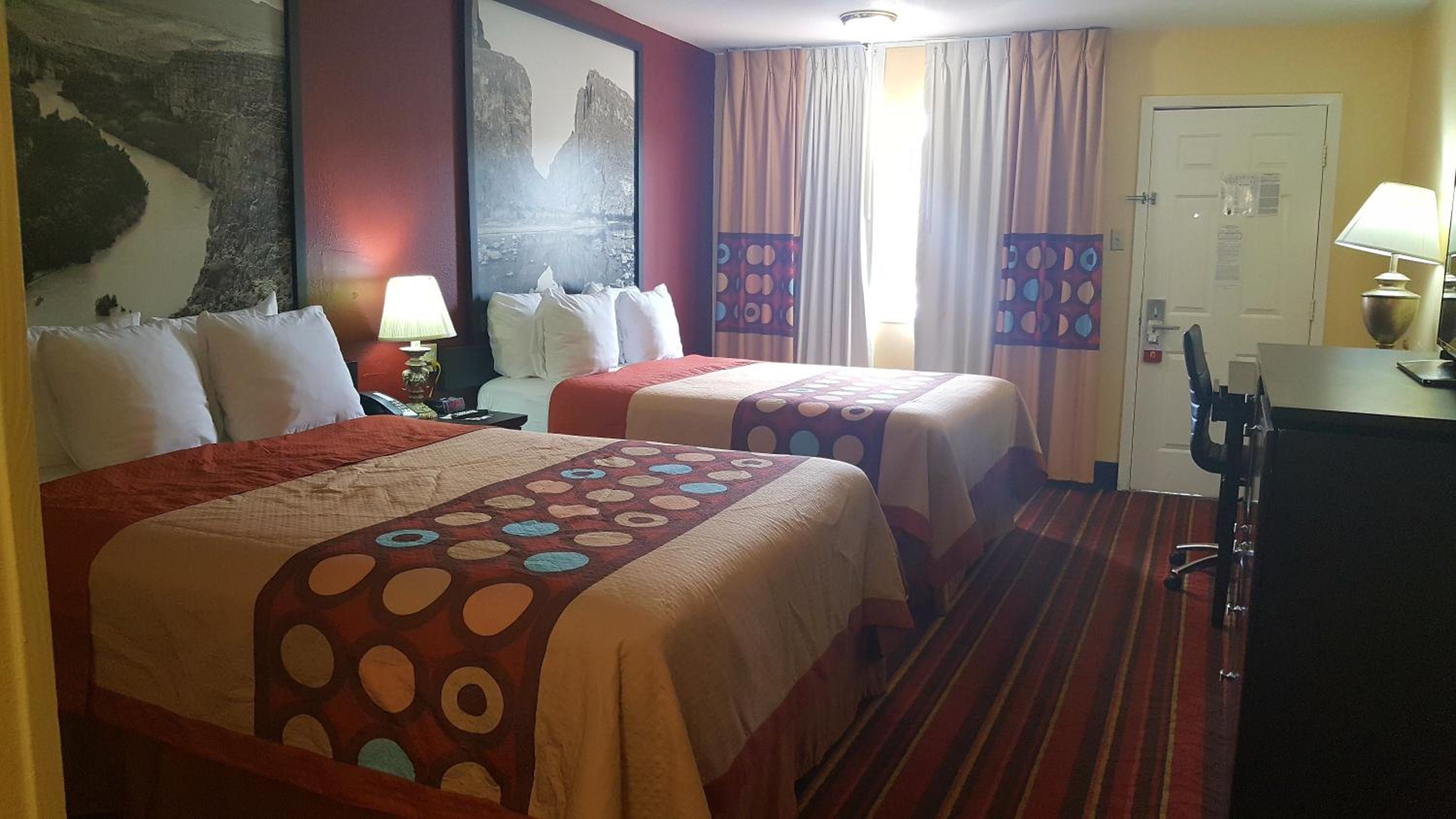Queen Room with Two Queen Beds - Smoking - Photo 7