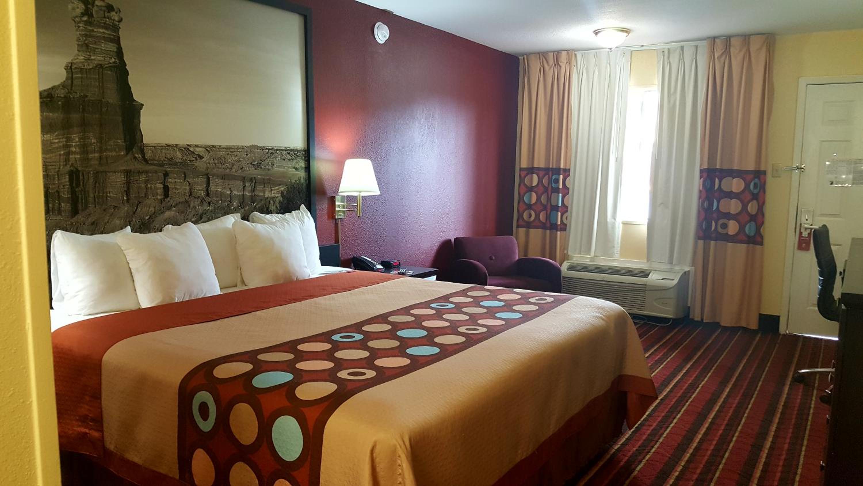 King Room - Non-Smoking - Photo 3