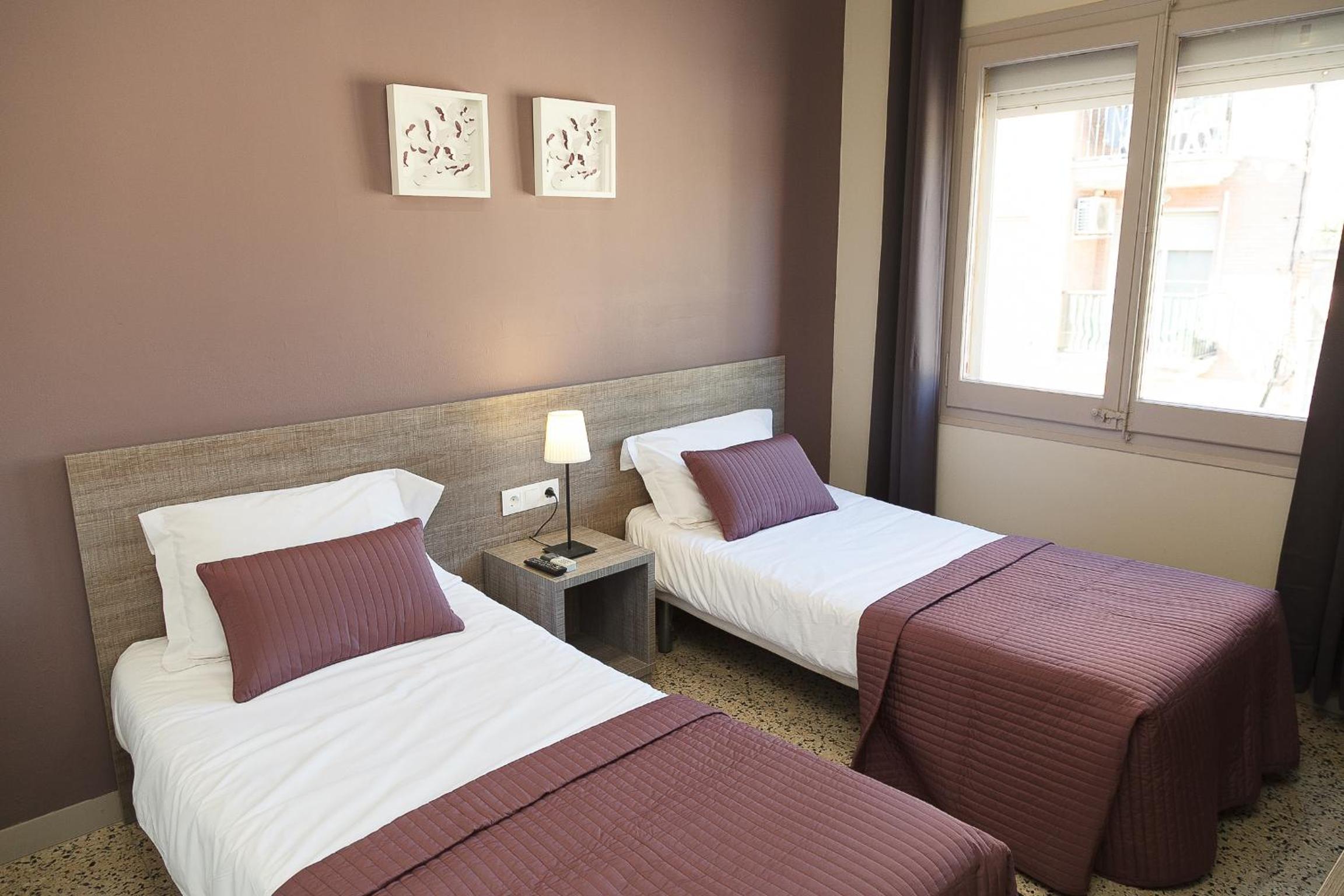 	Standard Double Room with Private Bathroom - Photo 1