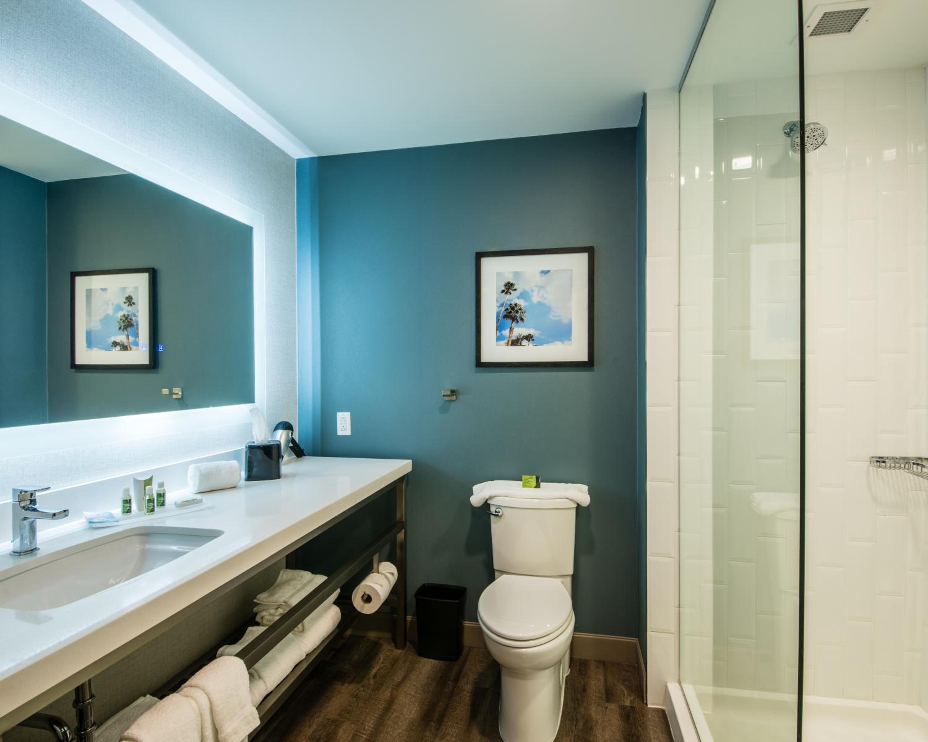 Queen Room with Two Queen Beds and Roll-In Shower - Accessible/Non-Smoking