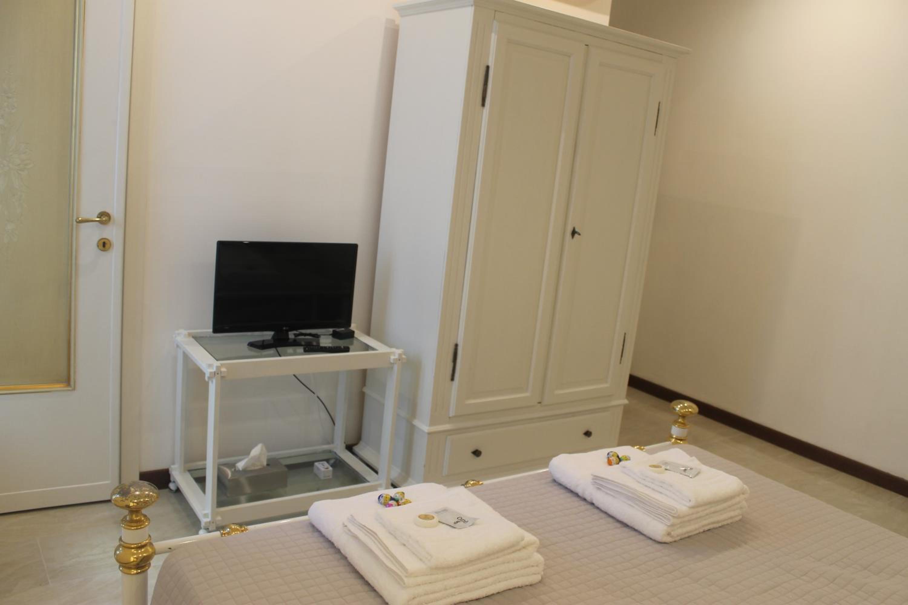 Double Room with Terrace - Photo 2