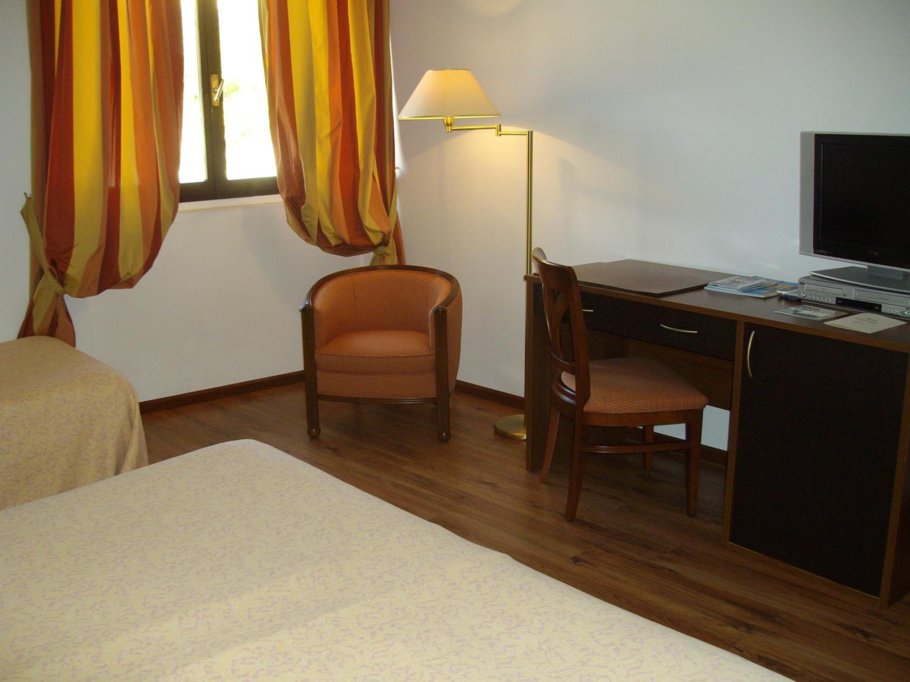 Superior Triple Room photo 2