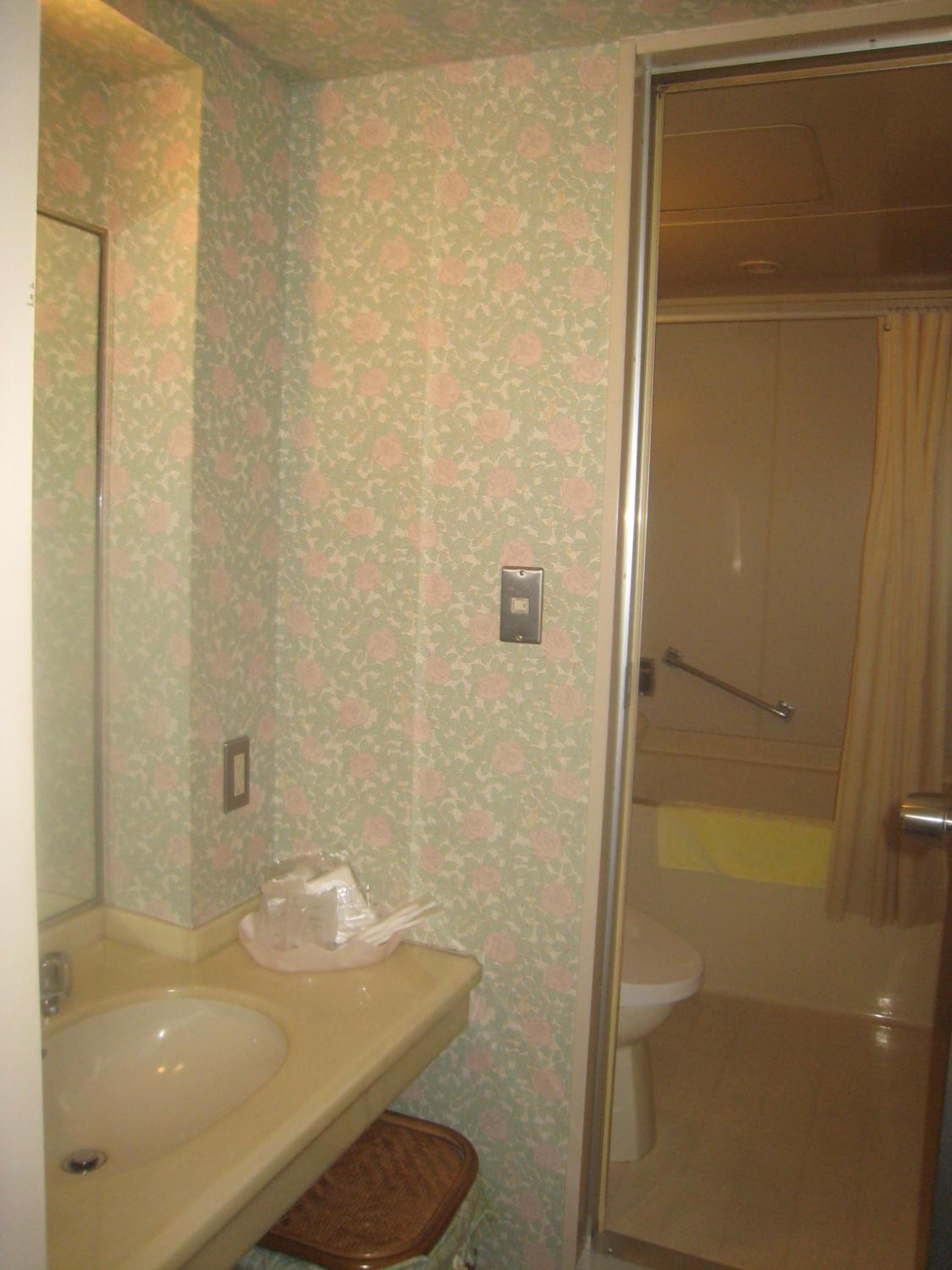Twin Room - Non-Smoking photo 2